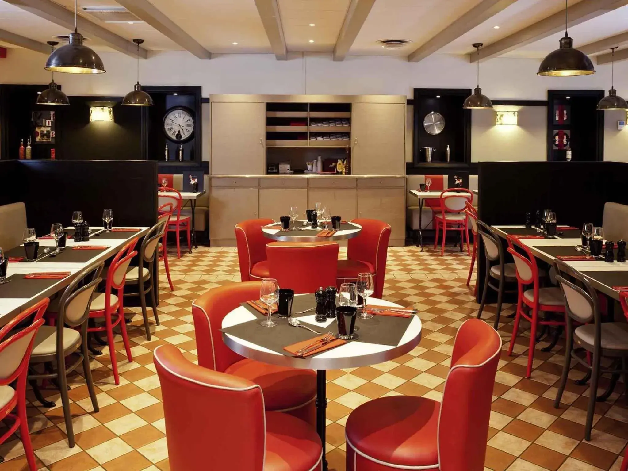 Lounge or bar in ibis Paris la Défense Esplanade Lounge or bar in ibis Paris la Défense Esplanade