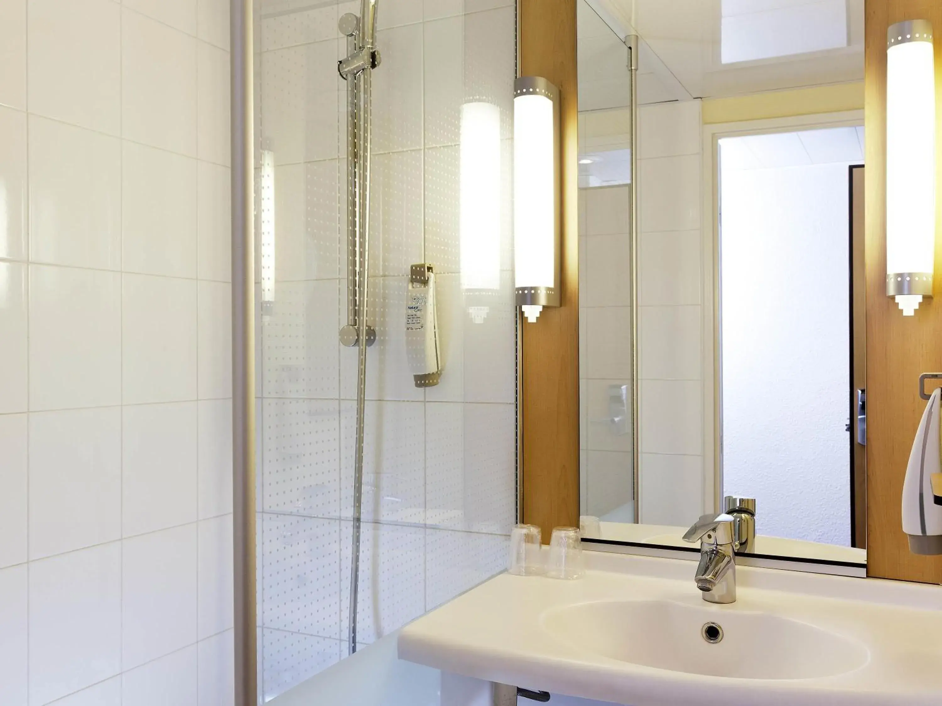 Bedroom in ibis Paris la Défense Esplanade Bedroom in ibis Paris la Défense Esplanade