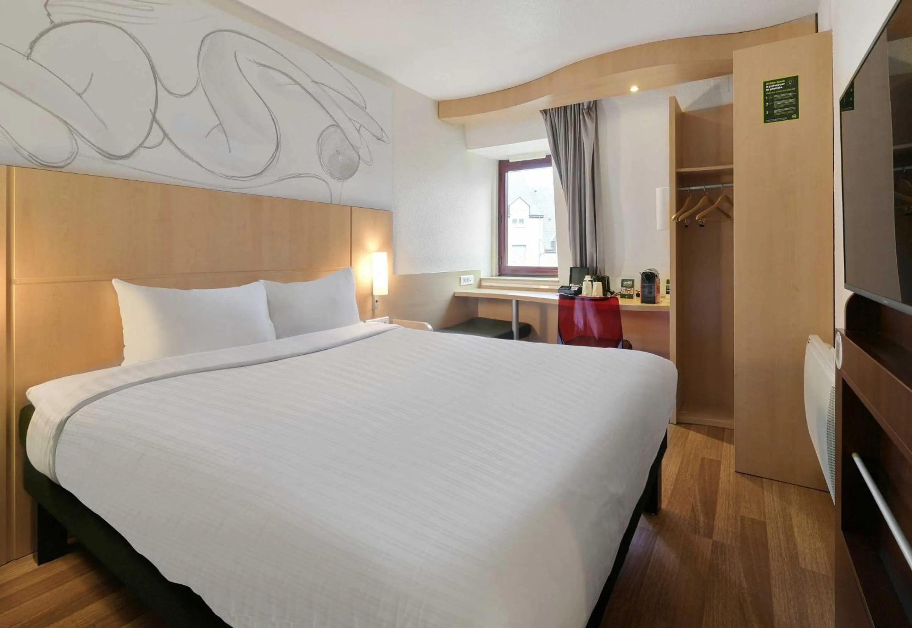 Bedroom, Bed in B&B HOTEL Le Mans Centre Cathédrale