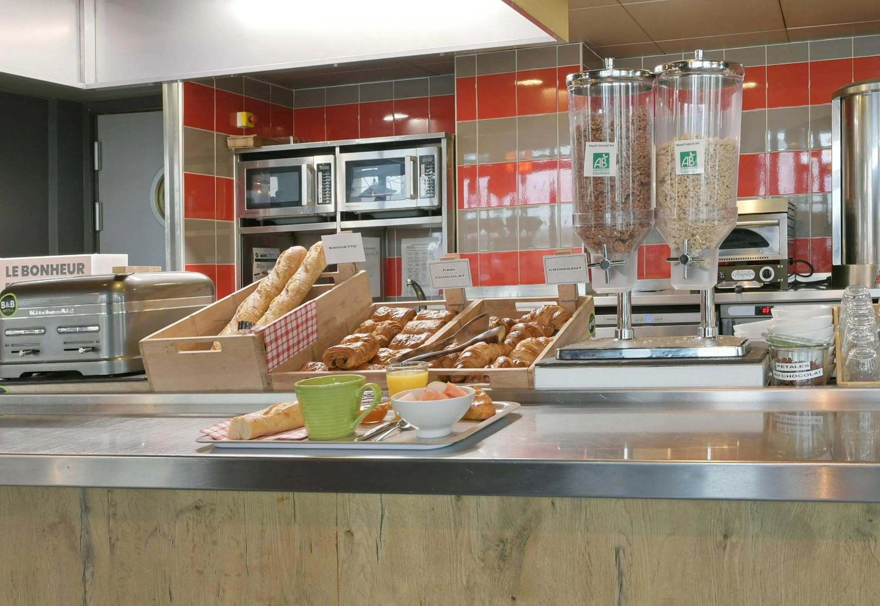 Breakfast in B&B HOTEL Le Mans Centre Cathédrale