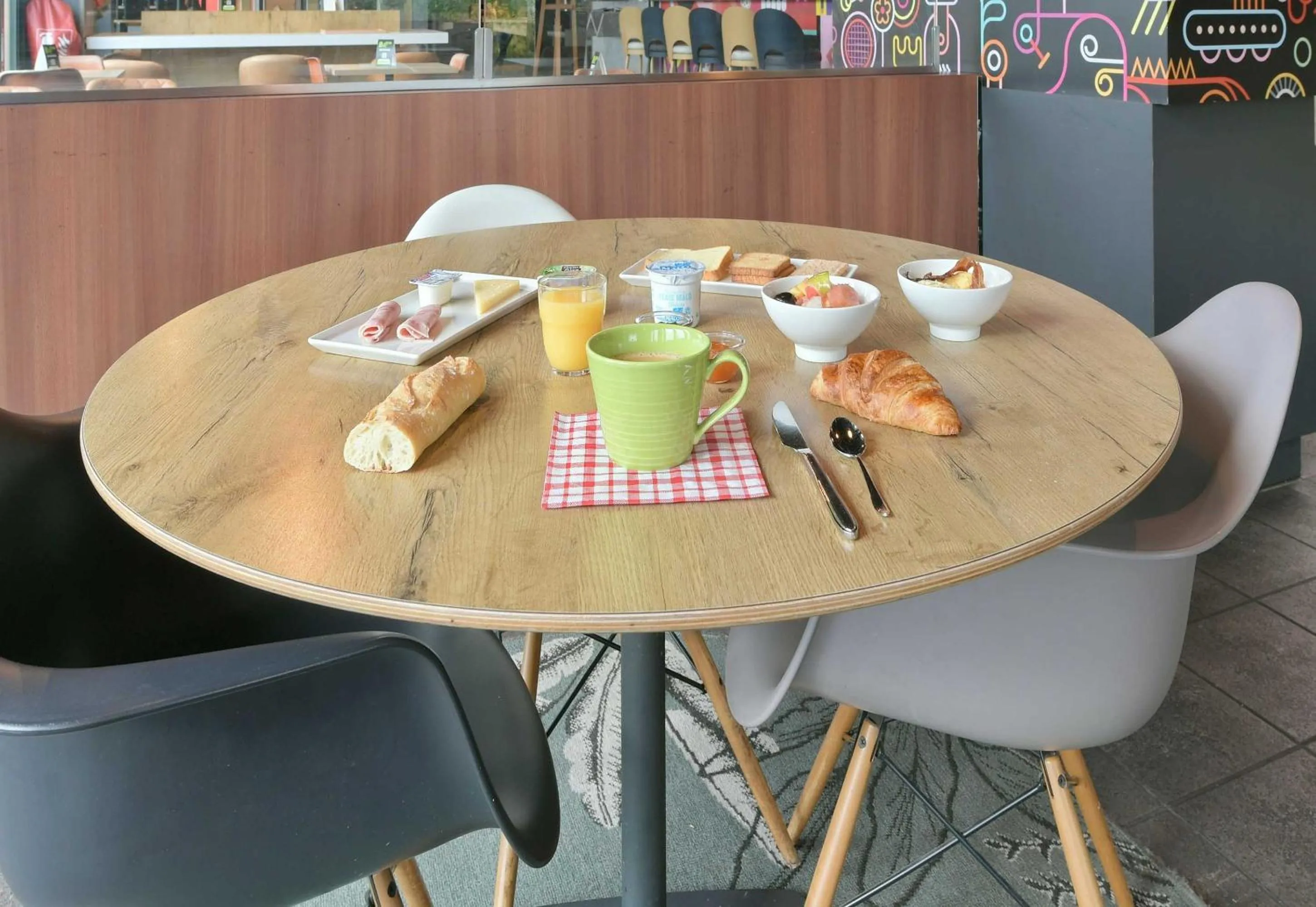 Breakfast in B&B HOTEL Le Mans Centre Cathédrale