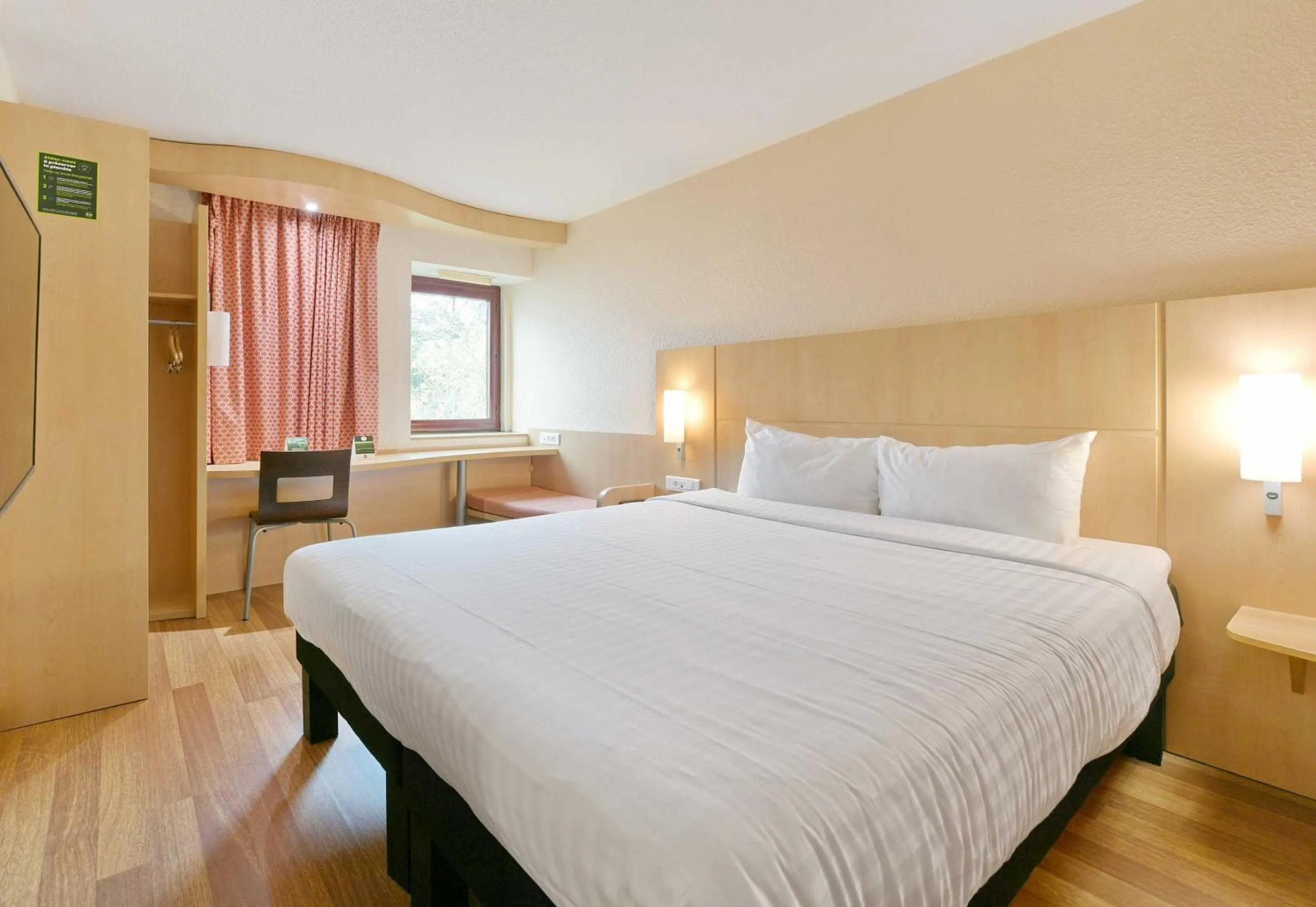 Bedroom, Bed in B&B HOTEL Le Mans Centre Cathédrale