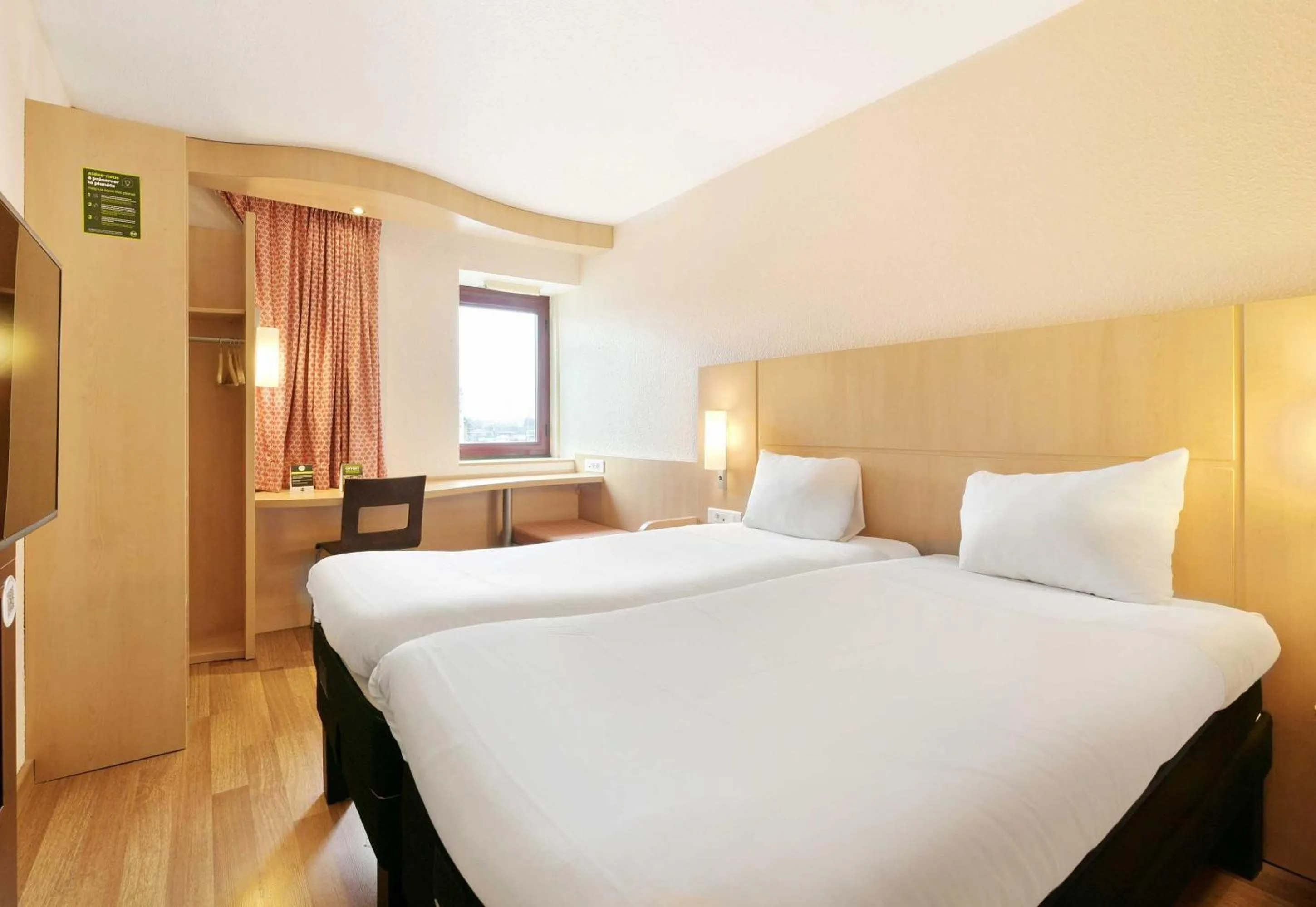 Bedroom, Bed in B&B HOTEL Le Mans Centre Cathédrale