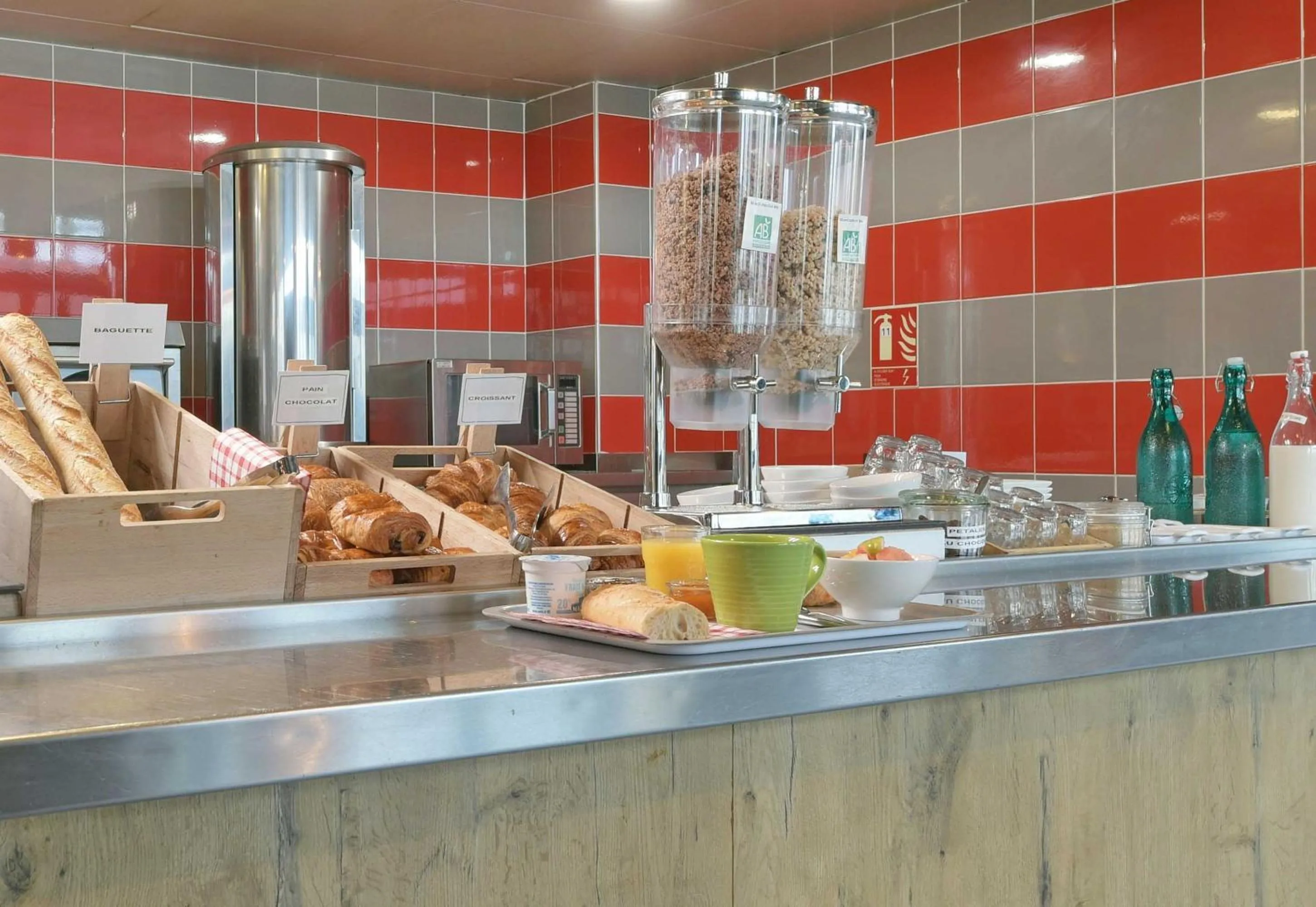 Breakfast in B&B HOTEL Le Mans Centre Cathédrale