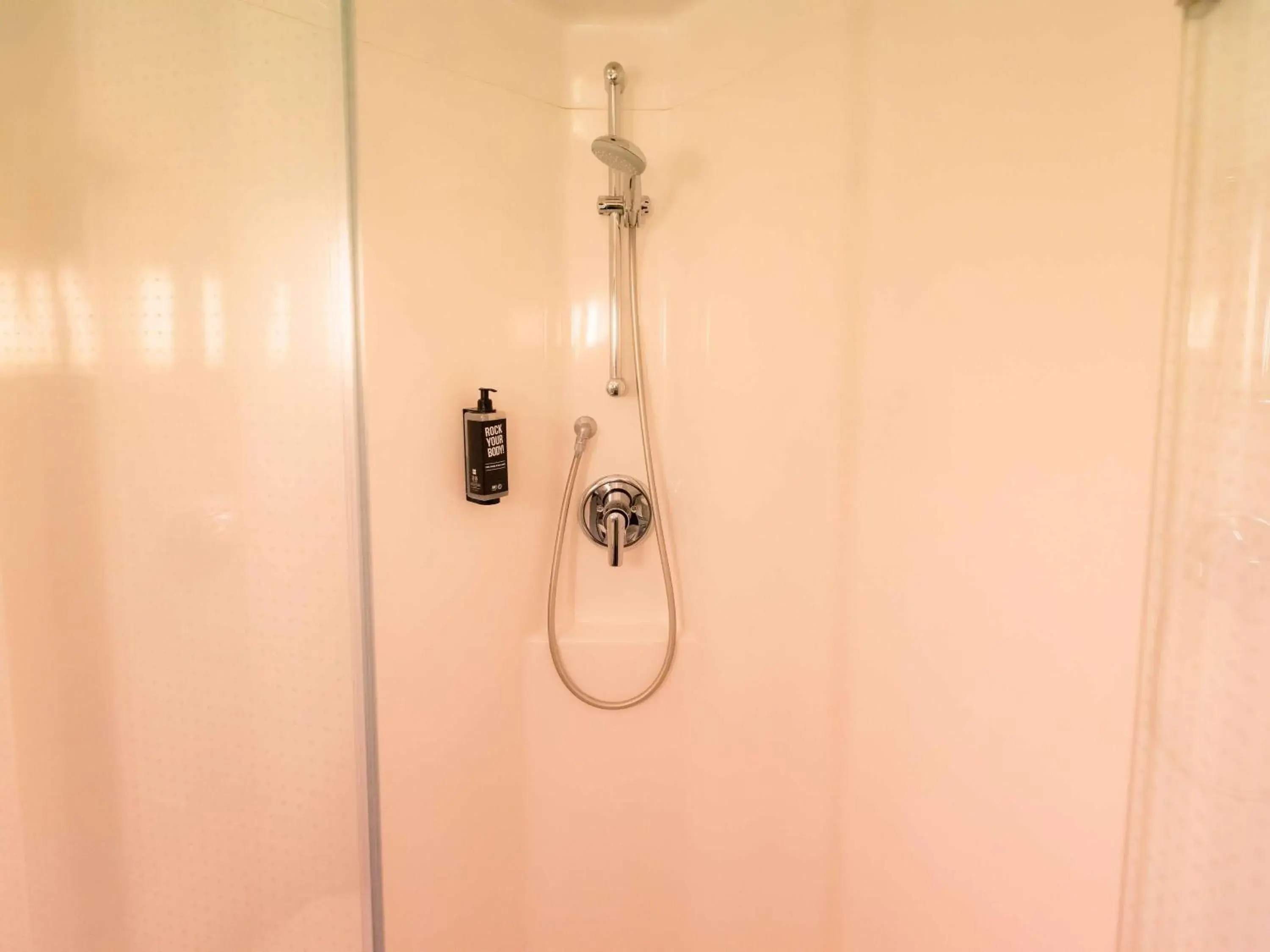 Standard Room With 3 Single Beds in ibis Besançon Centre la City Standard Room With 3 Single Beds in ibis Besançon Centre la City