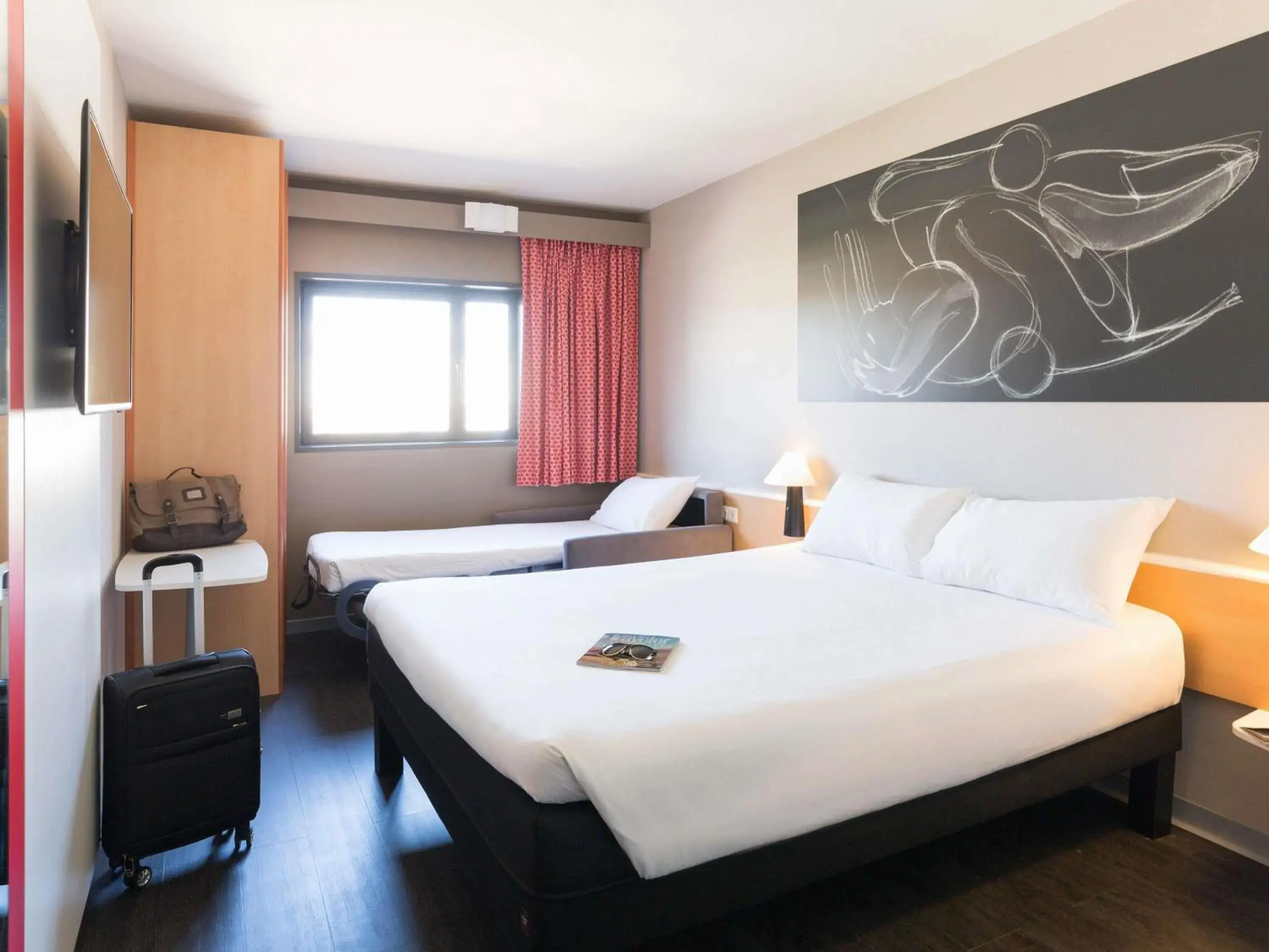 Bedroom, Bed in ibis Besançon Centre la City Bedroom, Bed in ibis Besançon Centre la City