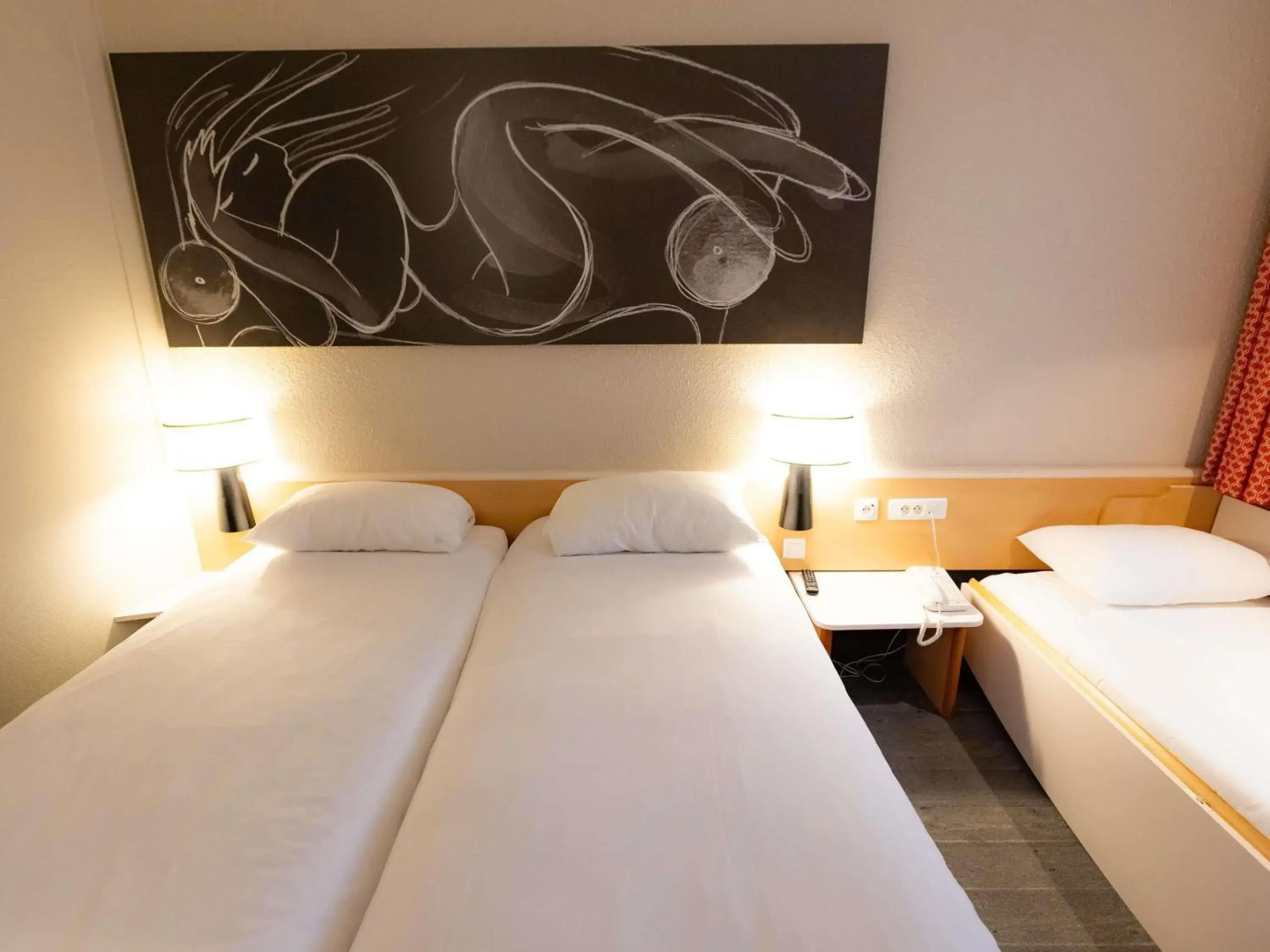 Bedroom, Bed in ibis Besançon Centre la City Bedroom, Bed in ibis Besançon Centre la City