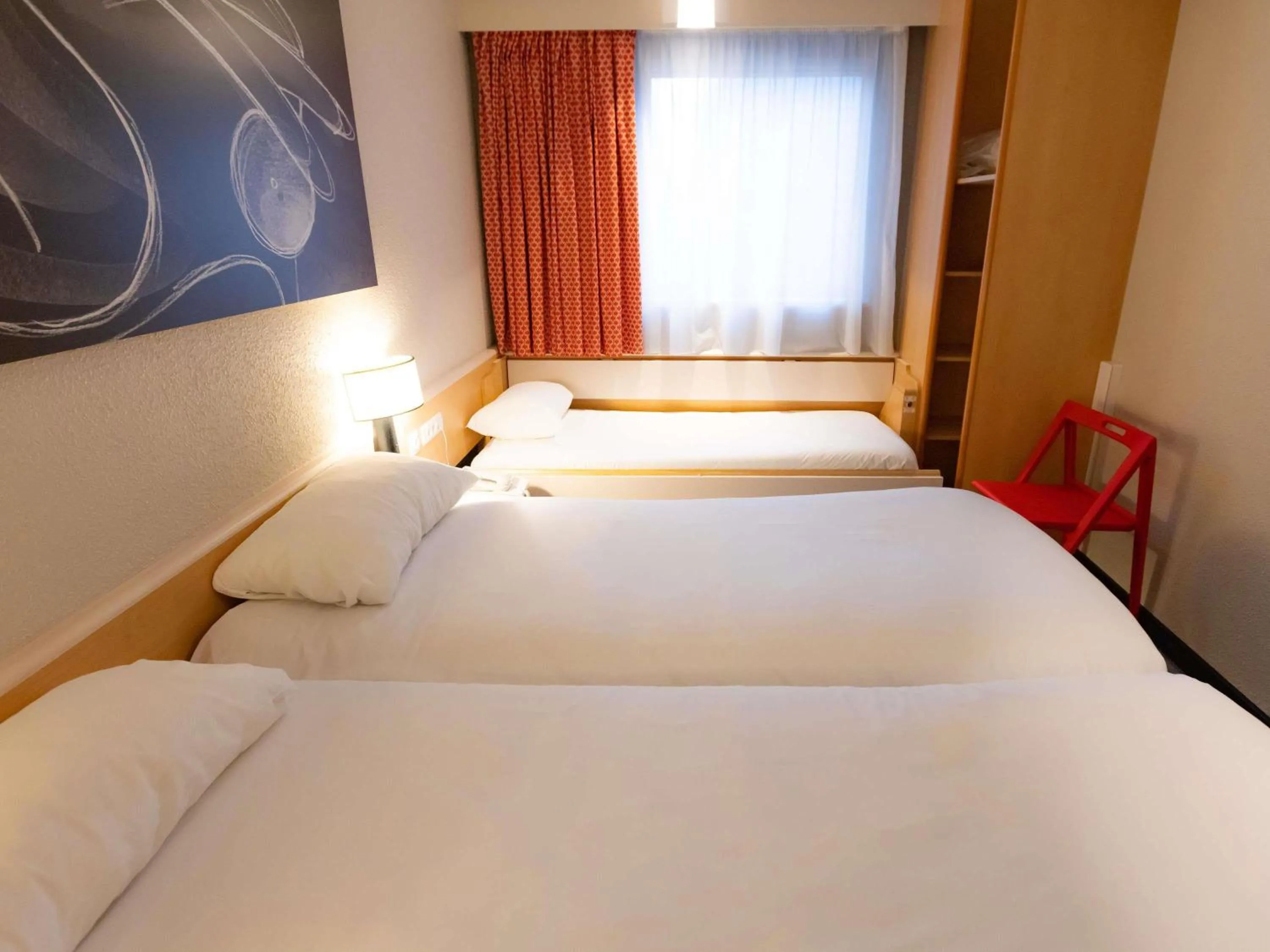 Bedroom, Bed in ibis Besançon Centre la City