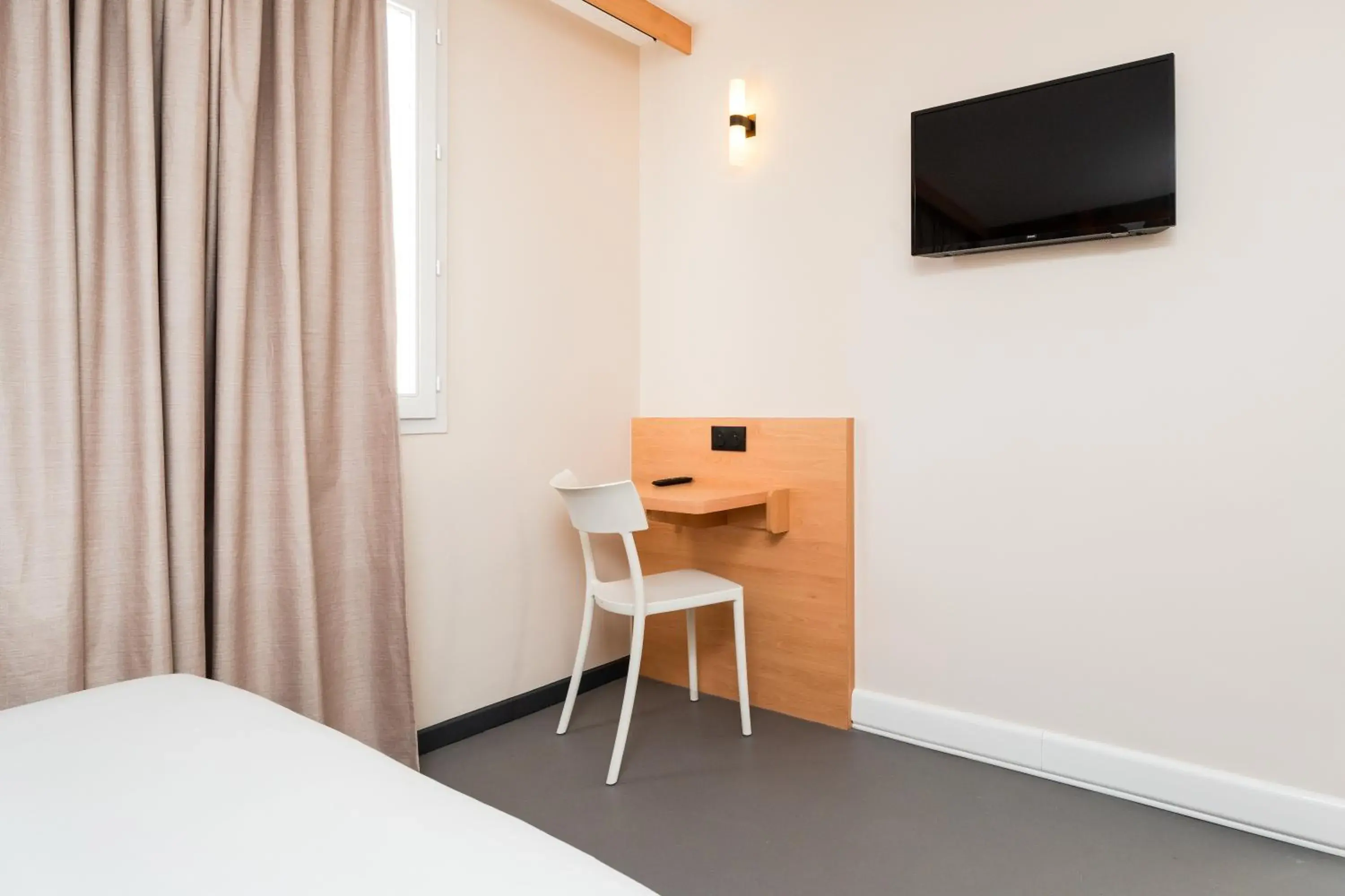 Bedroom, Bed in easyHotel Nice Old Town Bedroom, Bed in easyHotel Nice Old Town