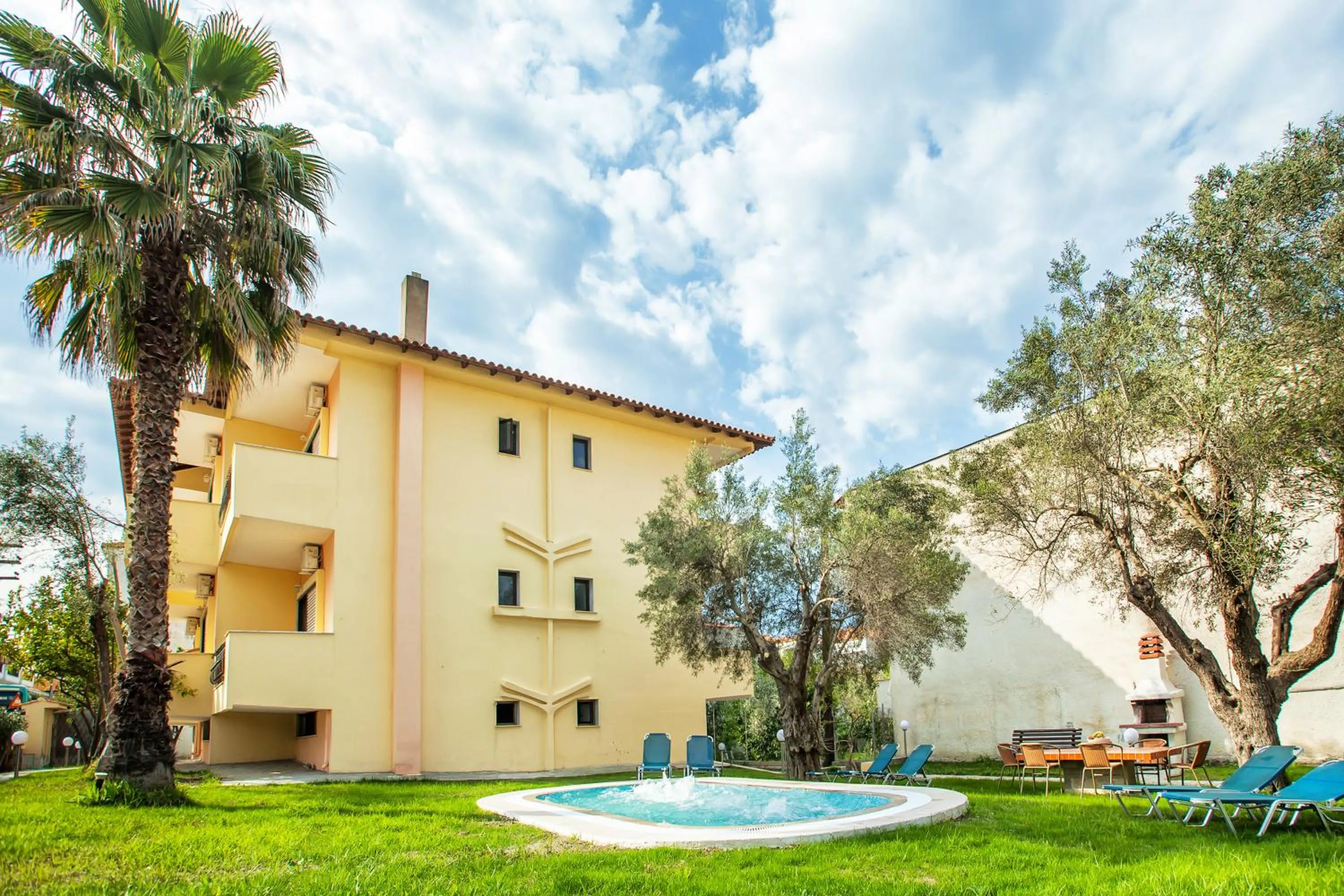 Swimming pool in Lemon Garden