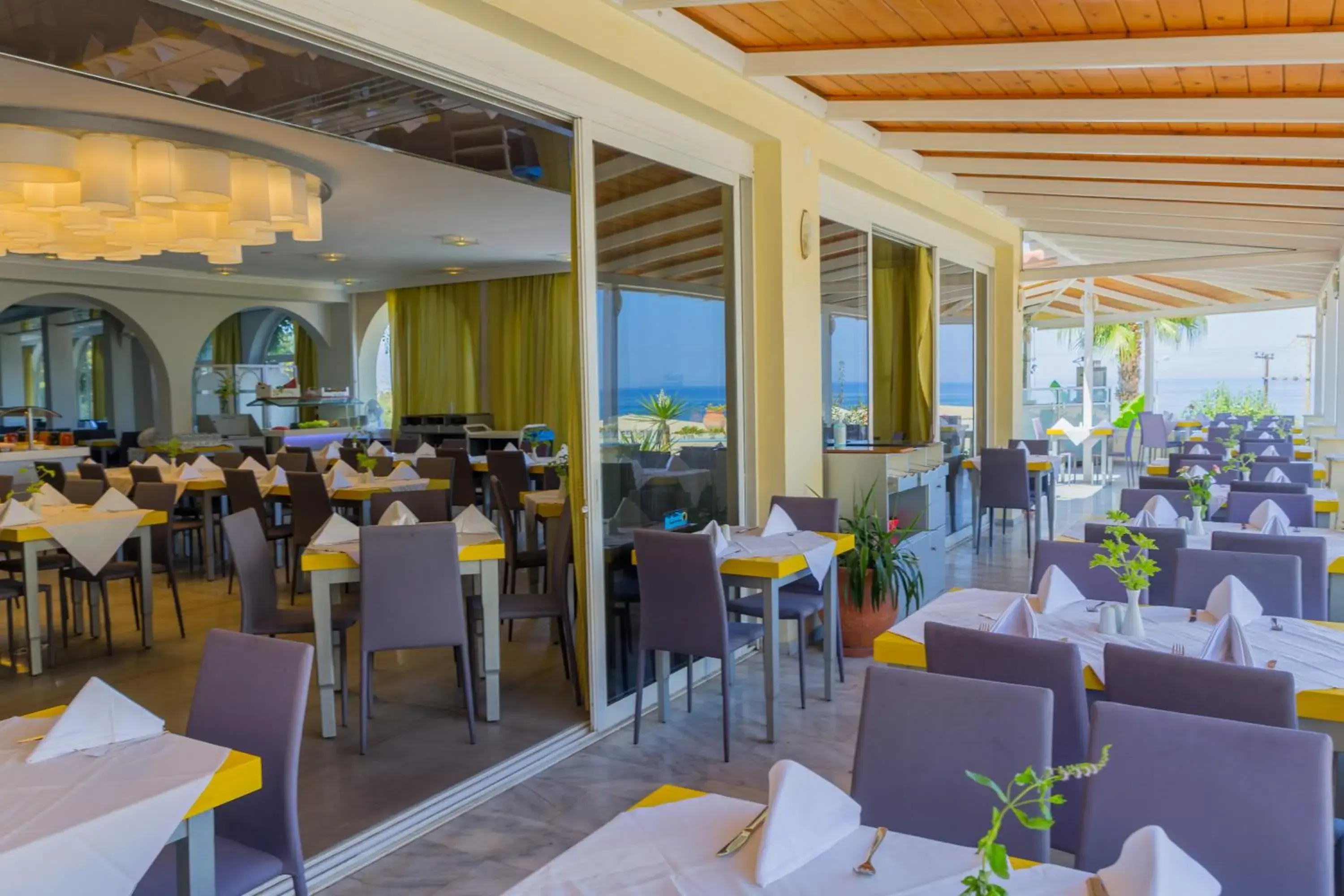 Restaurant/places to eat in Rethymno Mare & Water Park Restaurant/places to eat in Rethymno Mare & Water Park