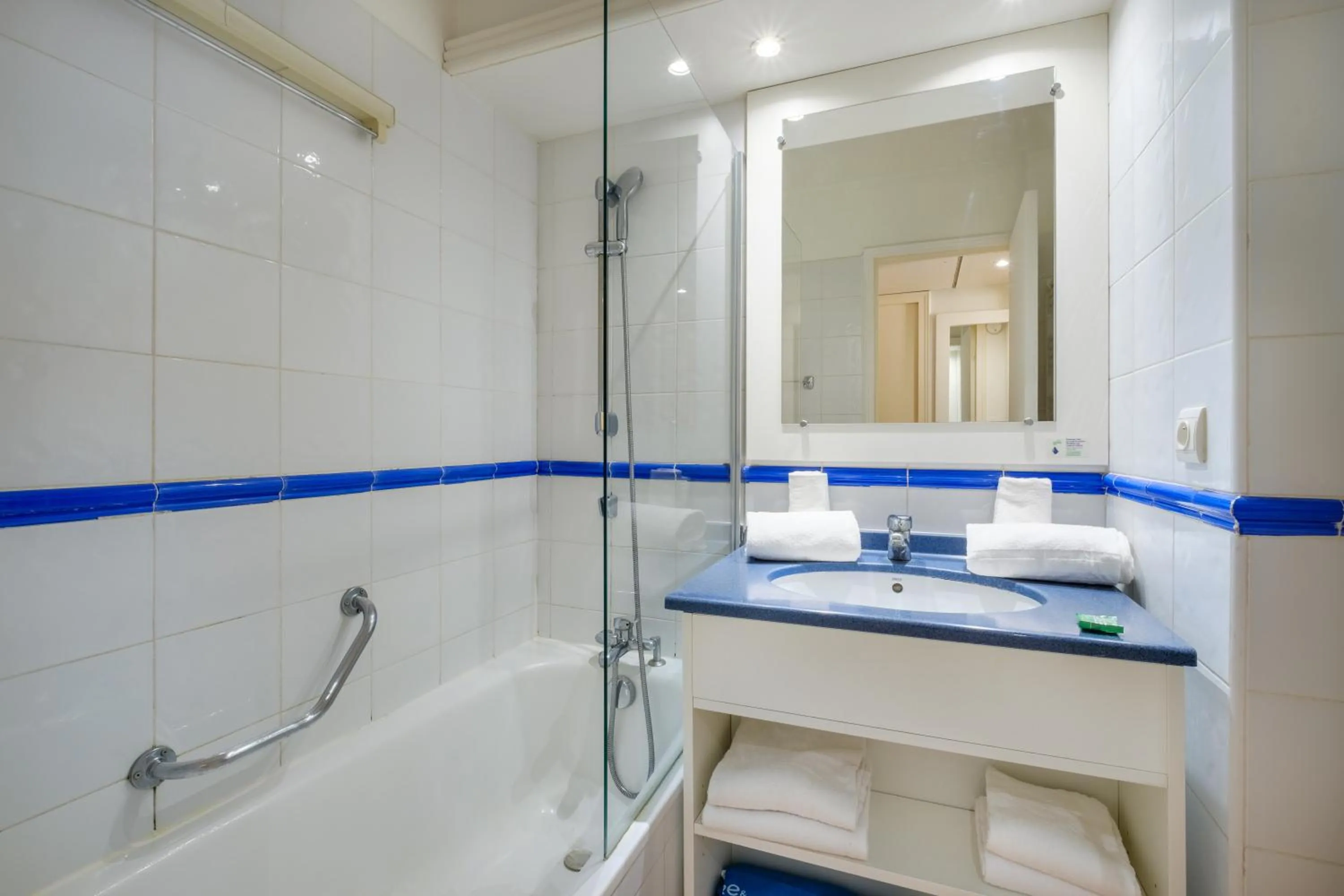 Toilet, Bed in Résidence Pierre & Vacances Les Rivages Du Parc