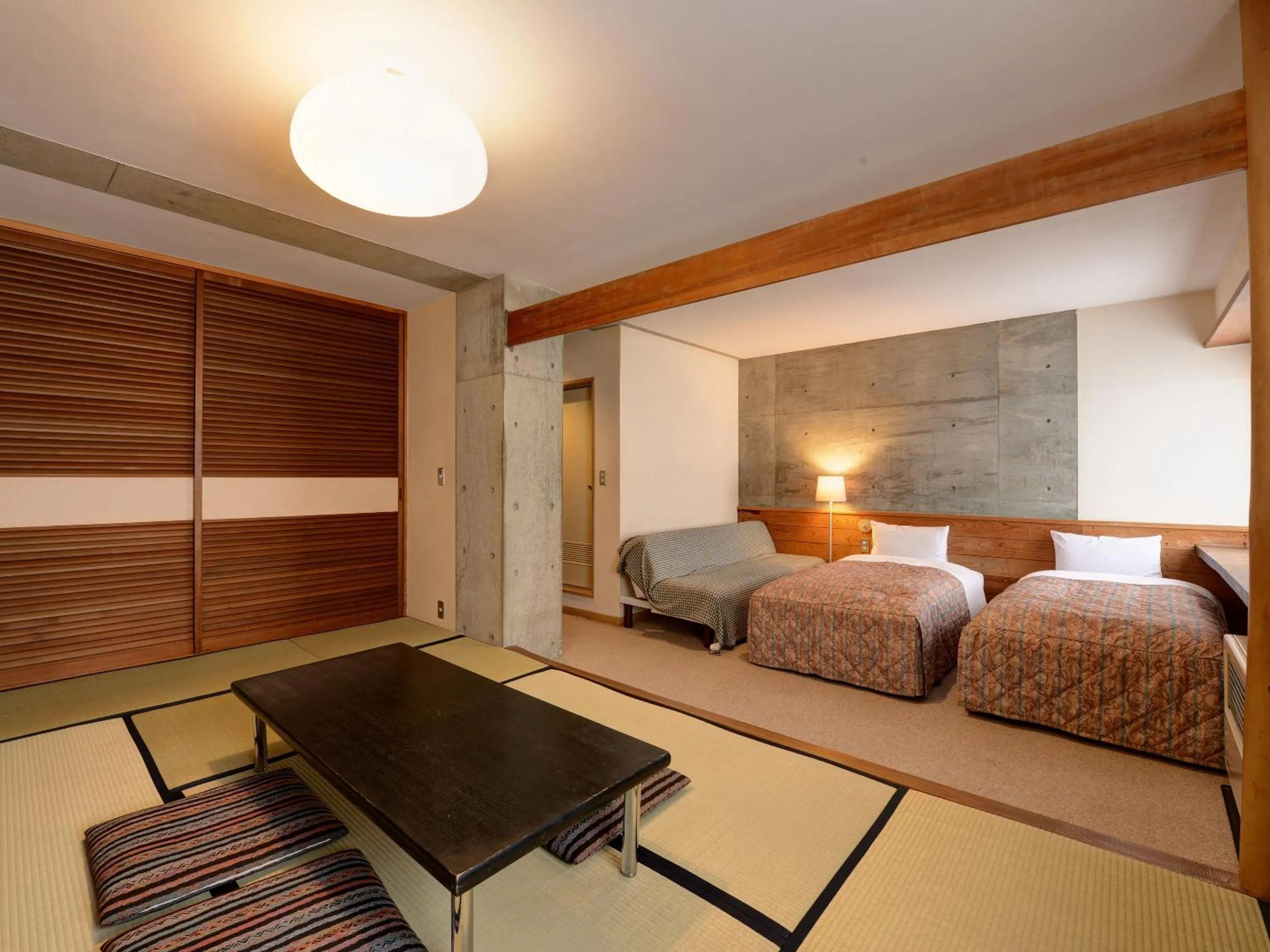 Photo of the whole room, Bed in the Kinta Naeba