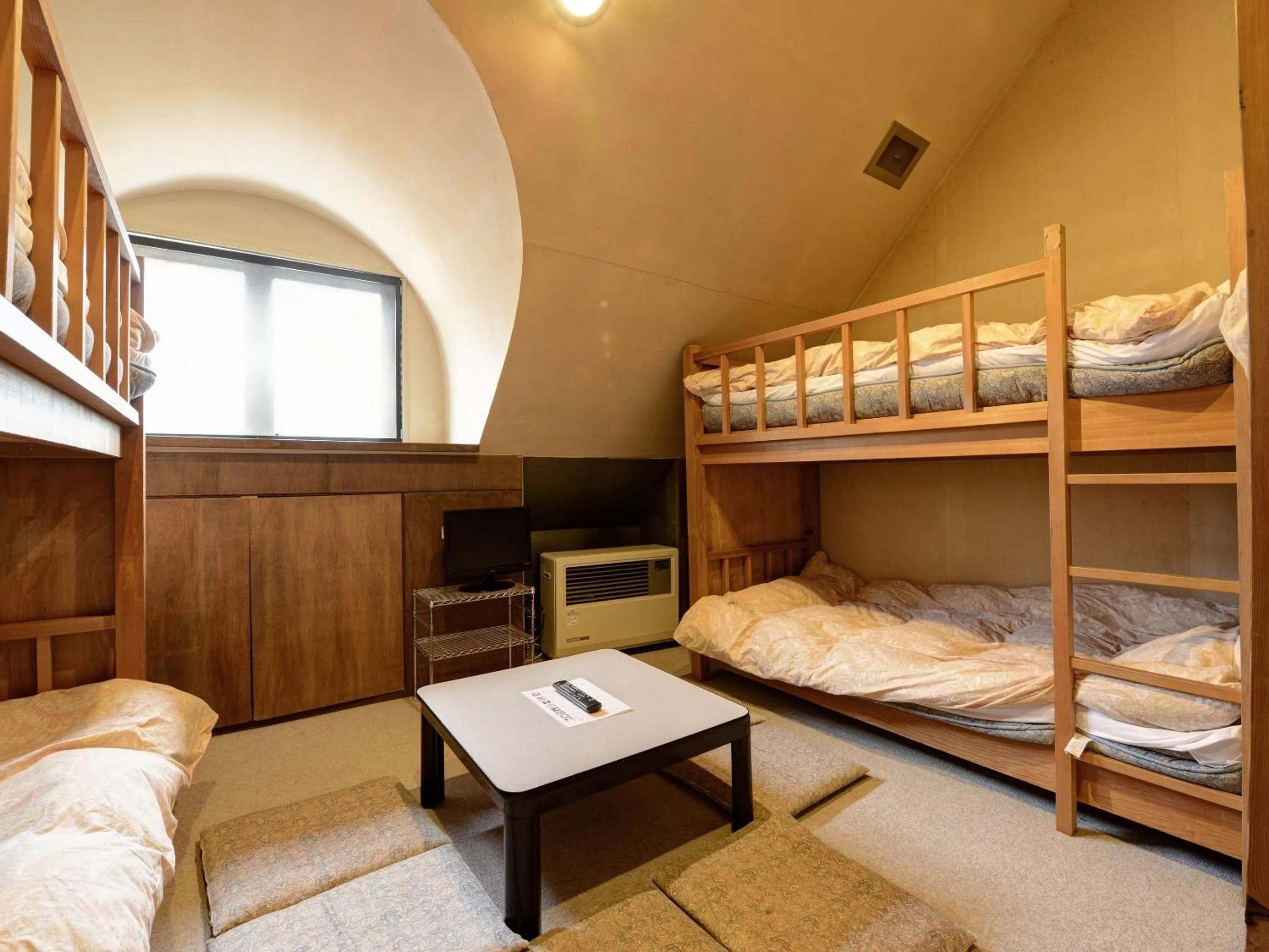 Photo of the whole room, Bed in the Kinta Naeba