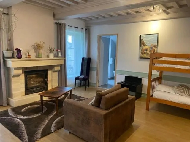 Bedroom, Bed in Hôtel Le Bayeux