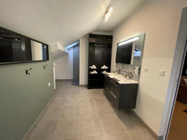 Bathroom in Hôtel Le Bayeux