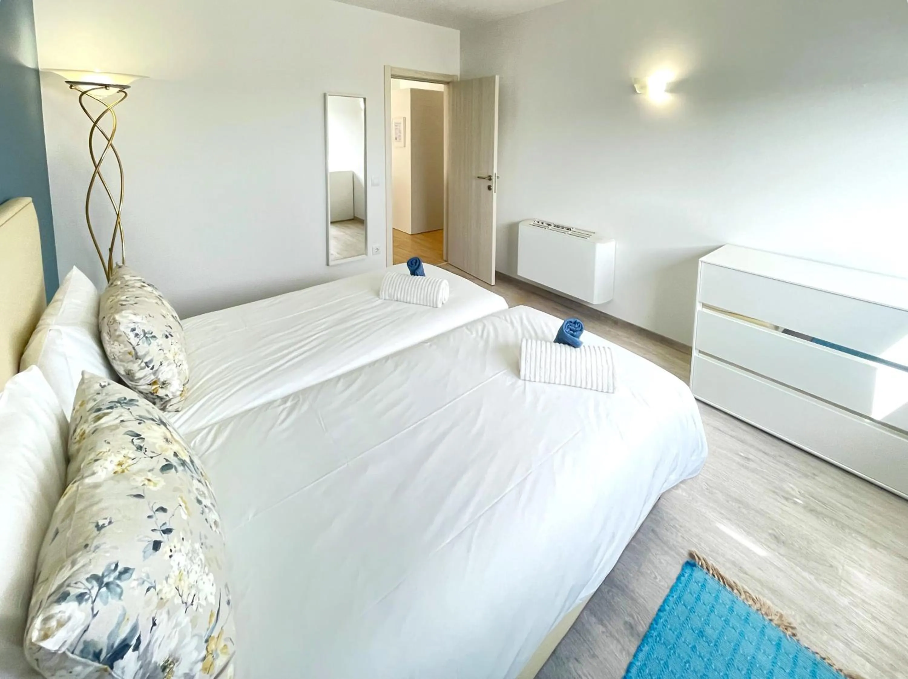 Bedroom, Bed in SilverSide Holidays