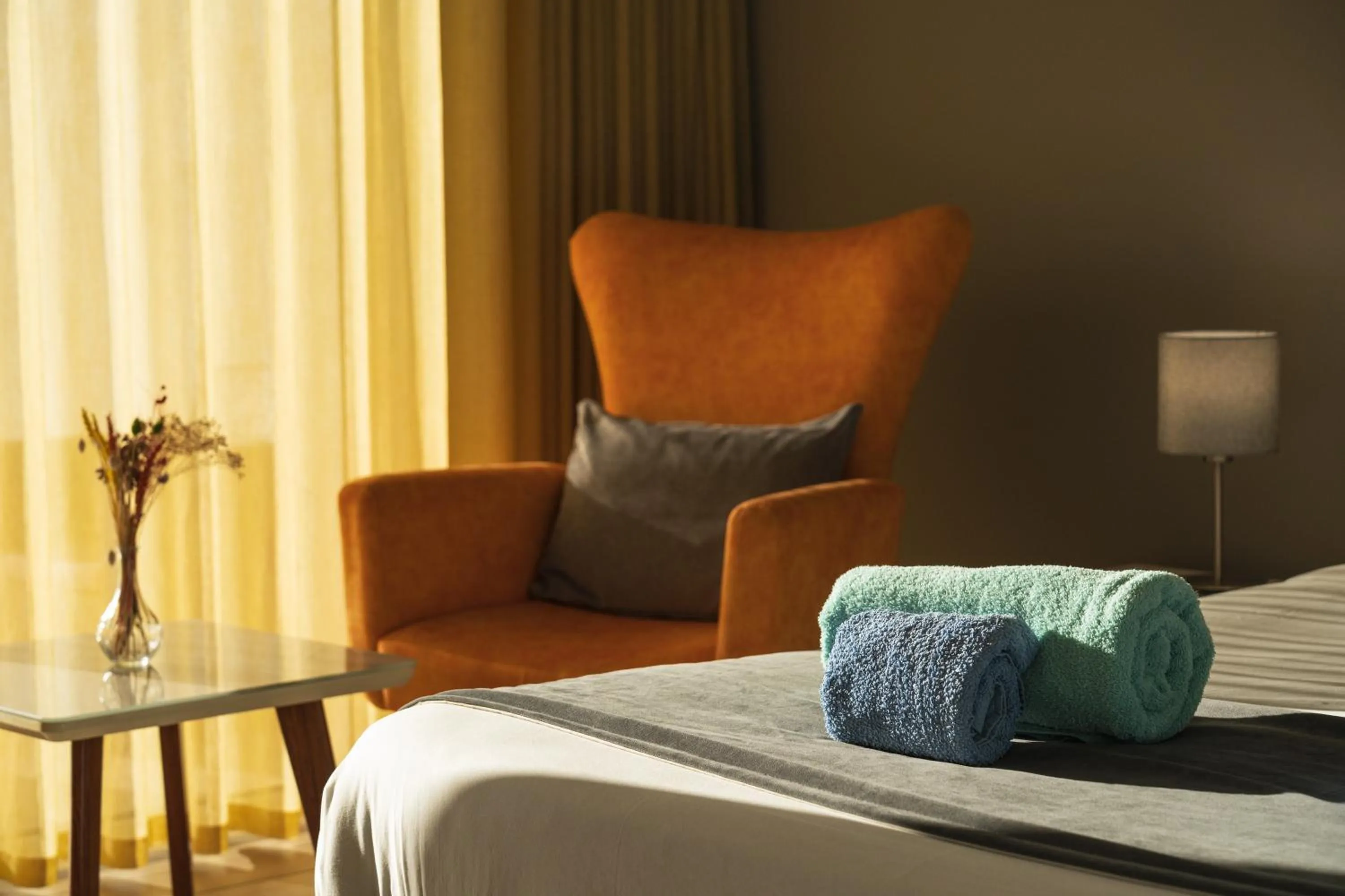 Seating area, Bed in SilverSide Holidays