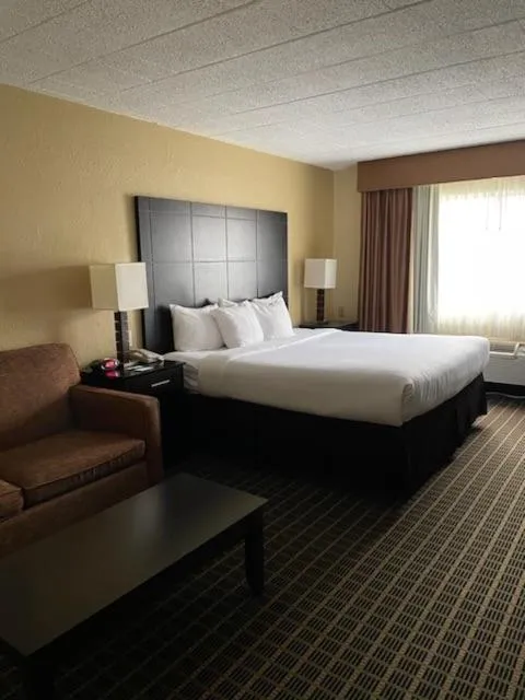 Bed in Quality Inn & Suites Morgantown - University Area