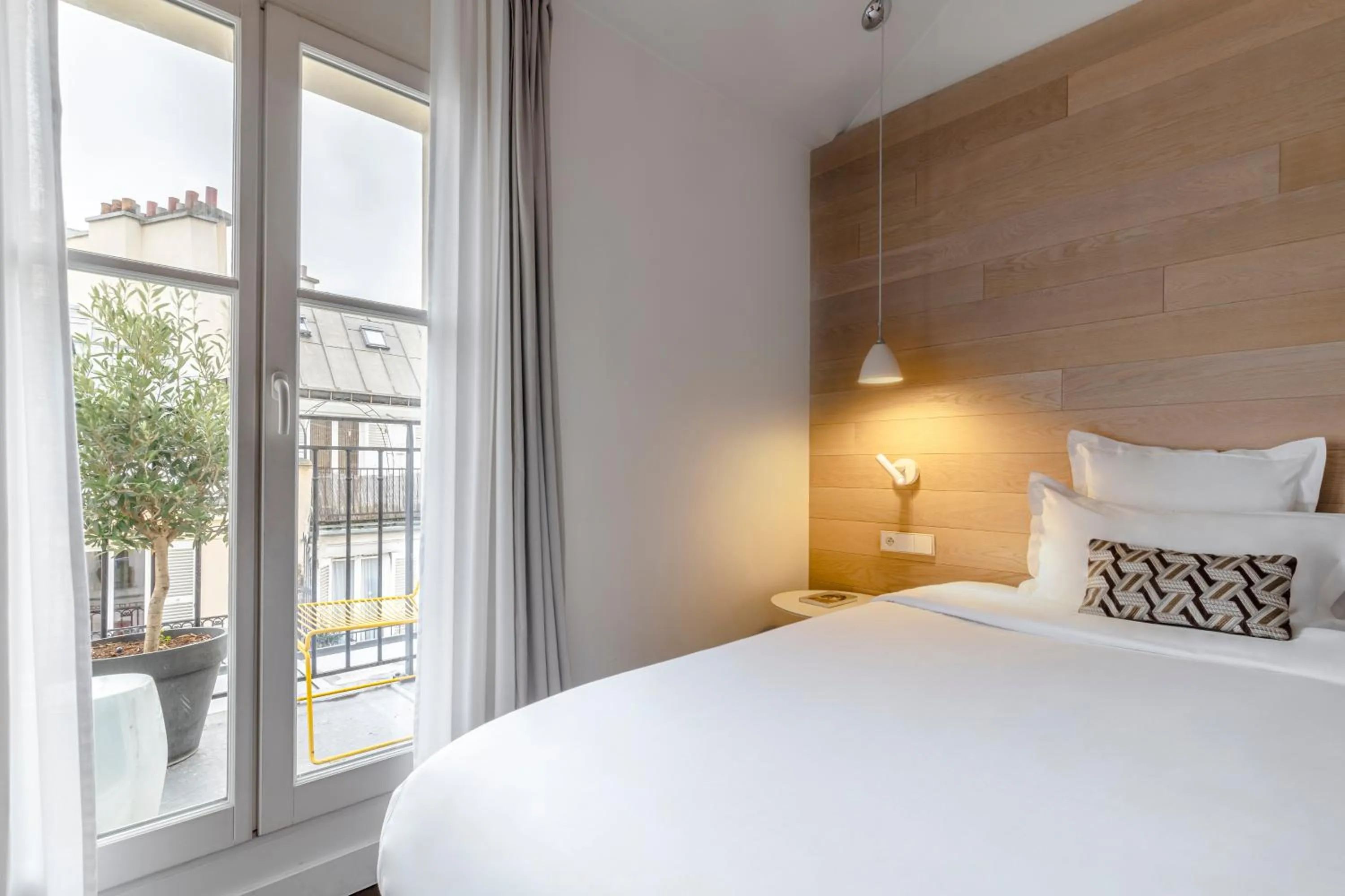 Photo of the whole room, Bed in 9Hotel Opera