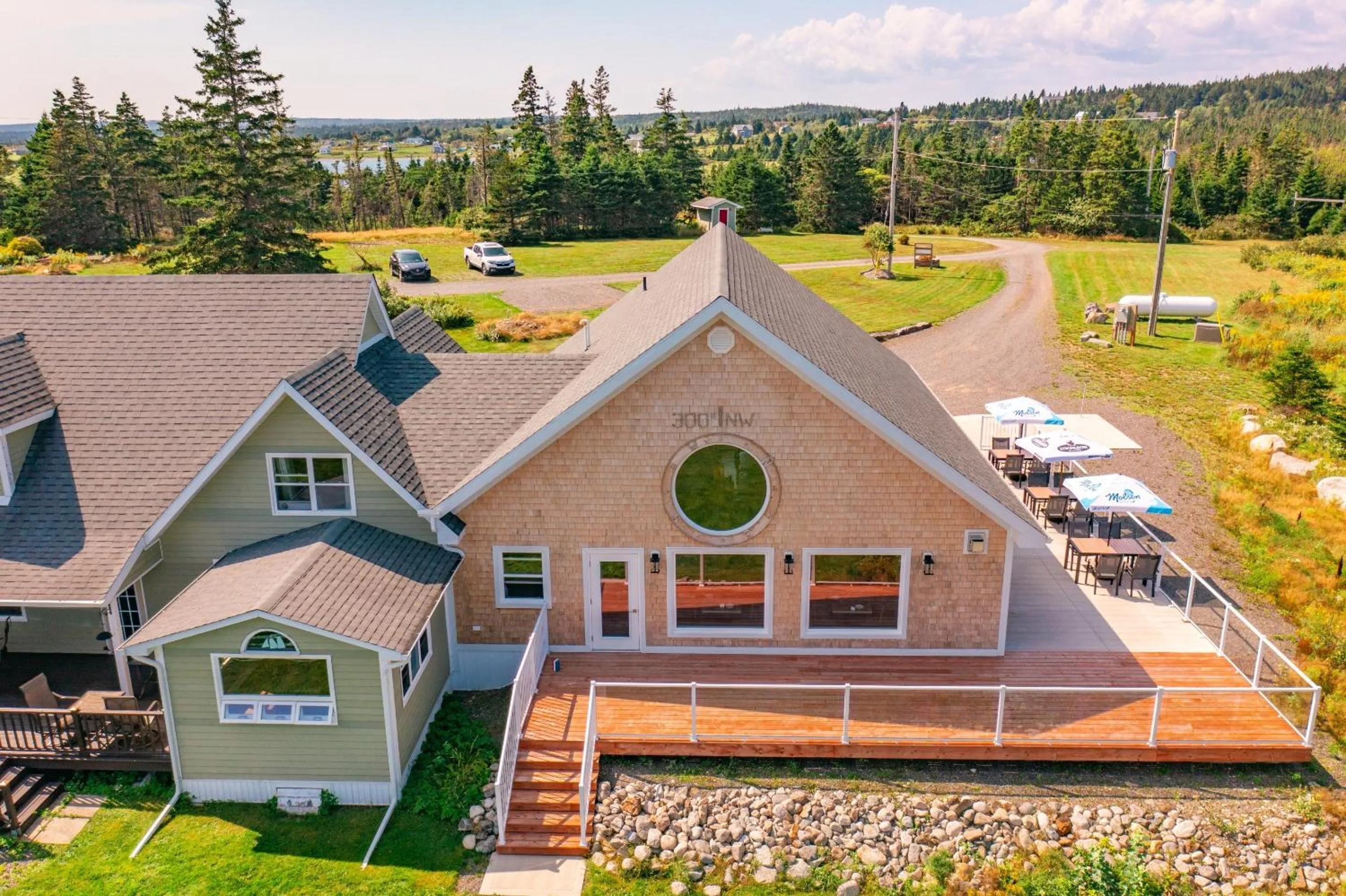 Dining area in Seawind Landing Country Inn