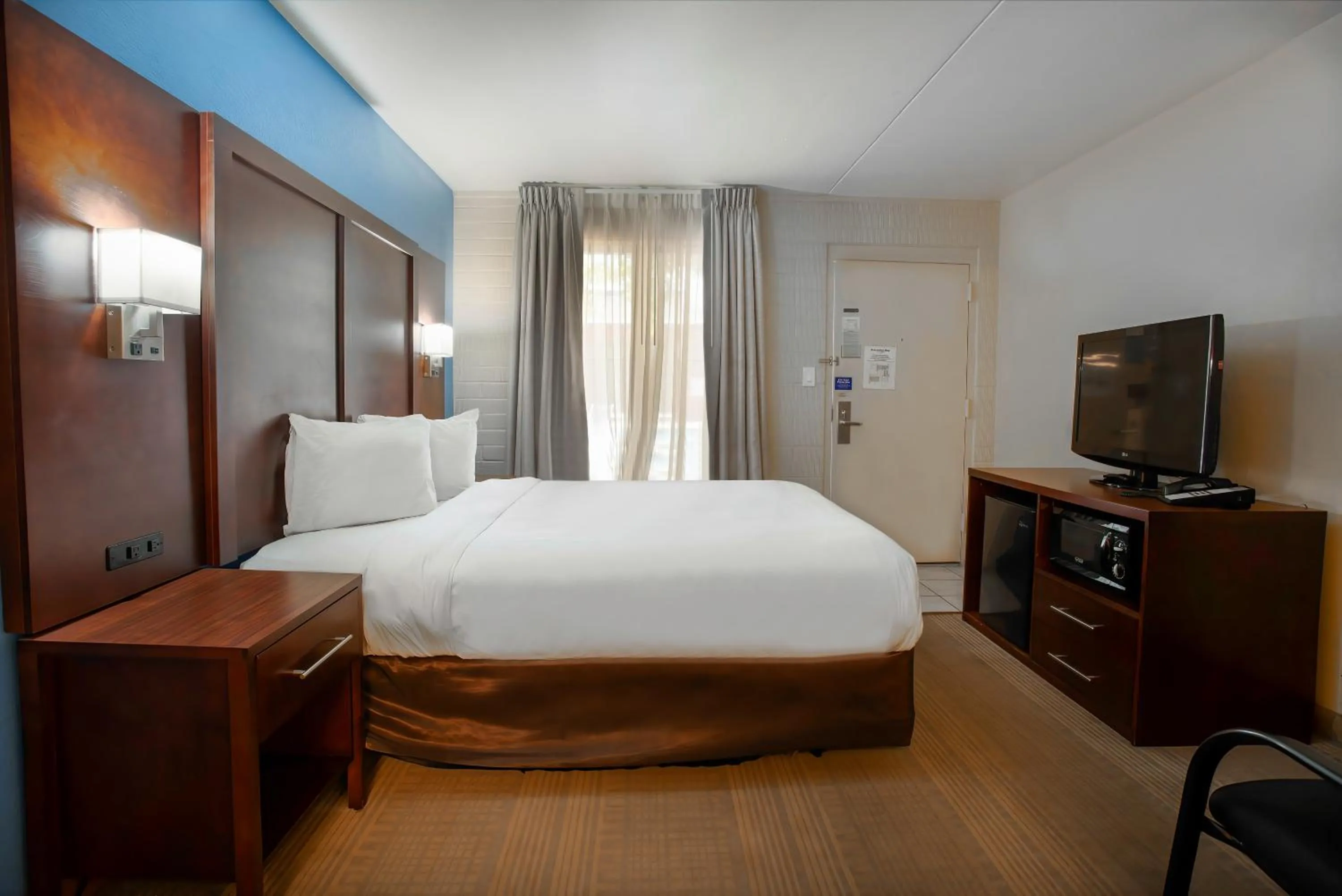 Bedroom in Studio 6 Suites Willcox AZ