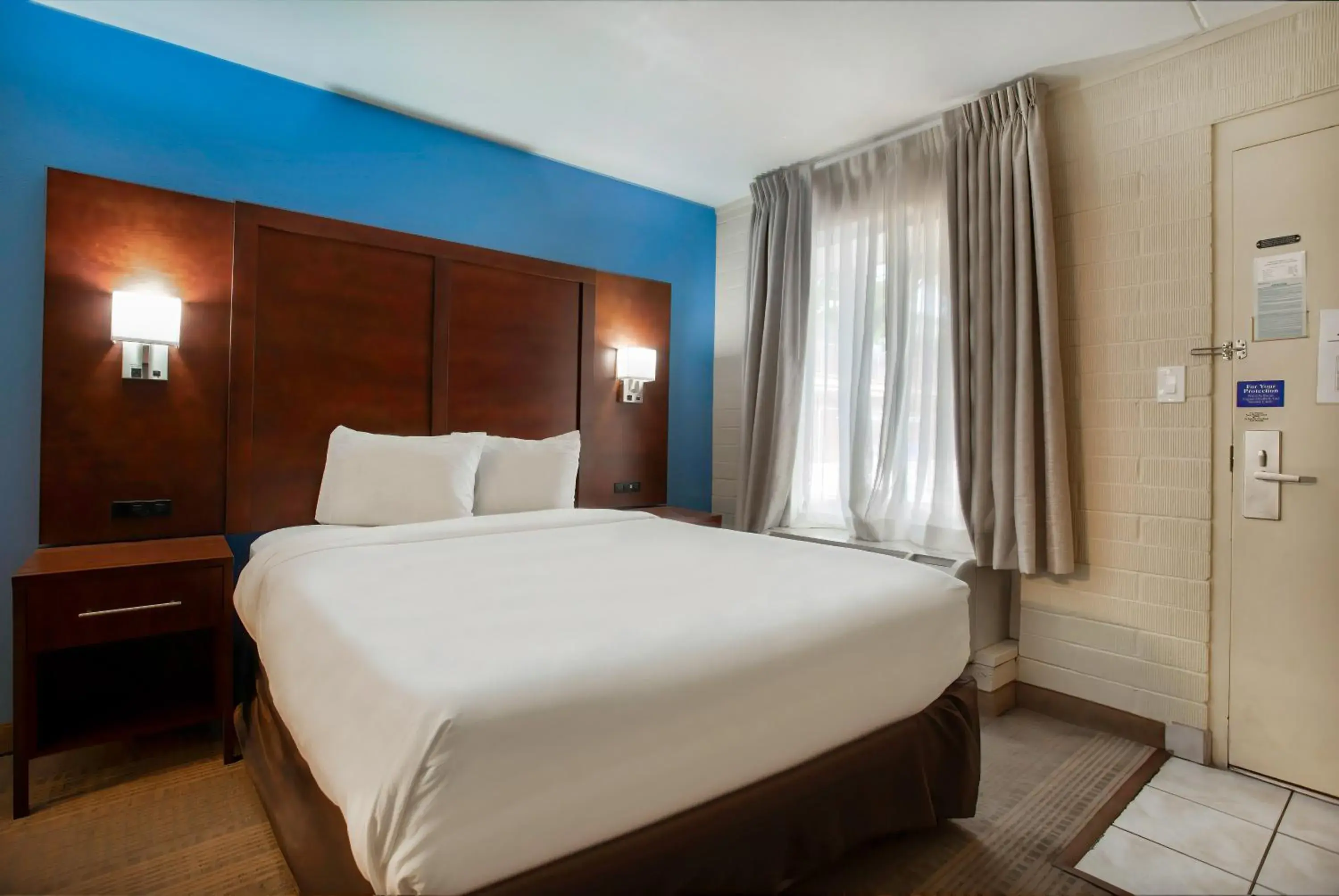 Bedroom in Studio 6 Suites Willcox AZ Bedroom in Studio 6 Suites Willcox AZ