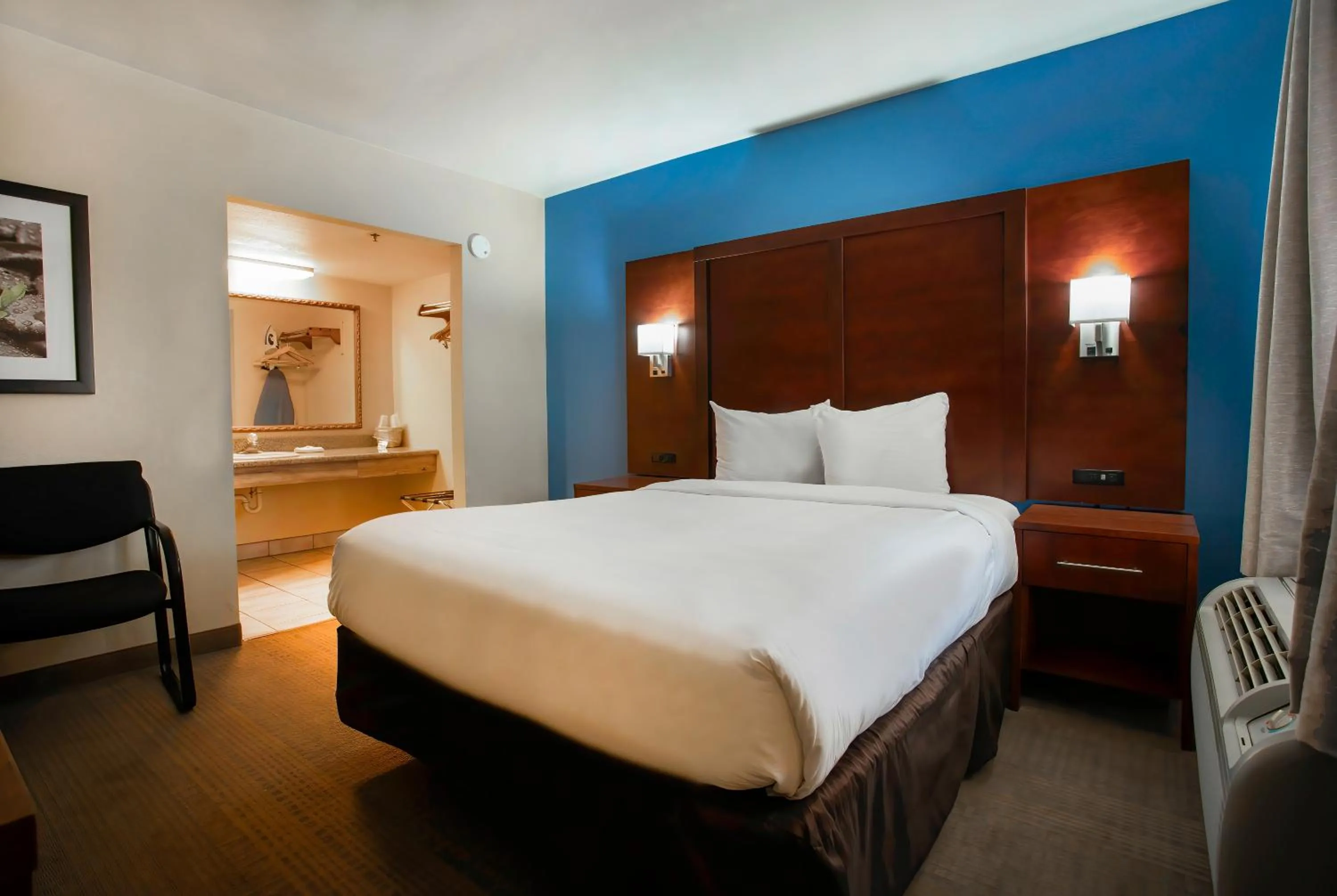 Bedroom in Studio 6 Suites Willcox AZ