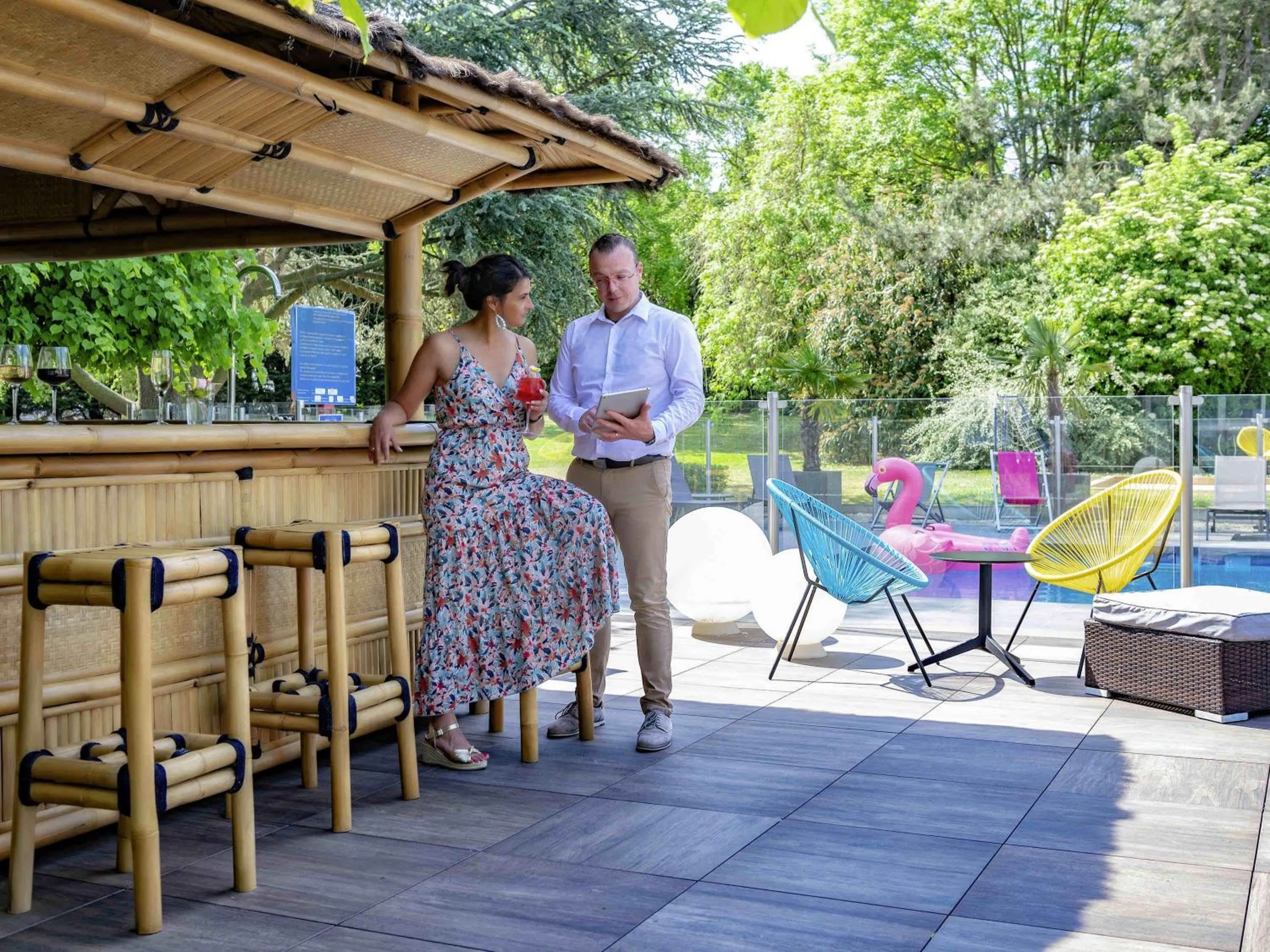 Lounge or bar in Novotel Lens Noyelles