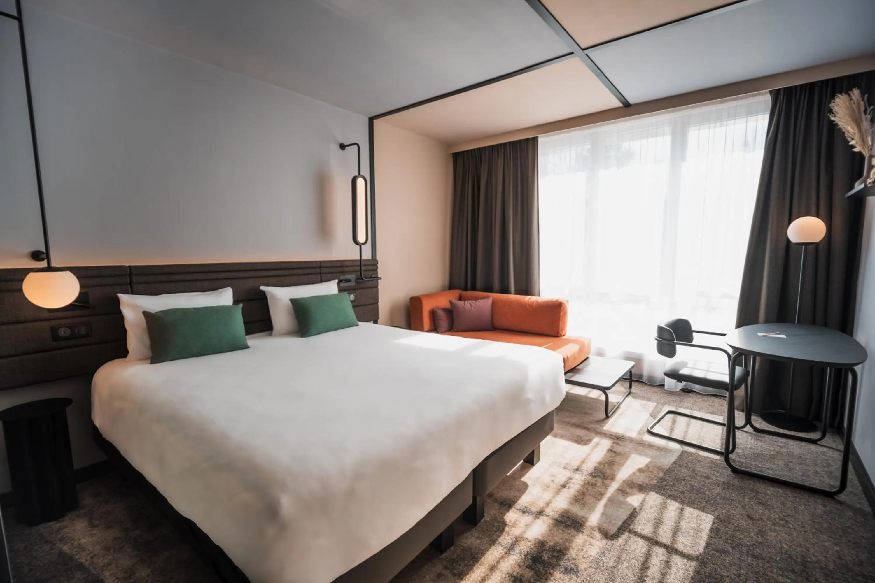 Photo of the whole room, Bed in Novotel Lens Noyelles