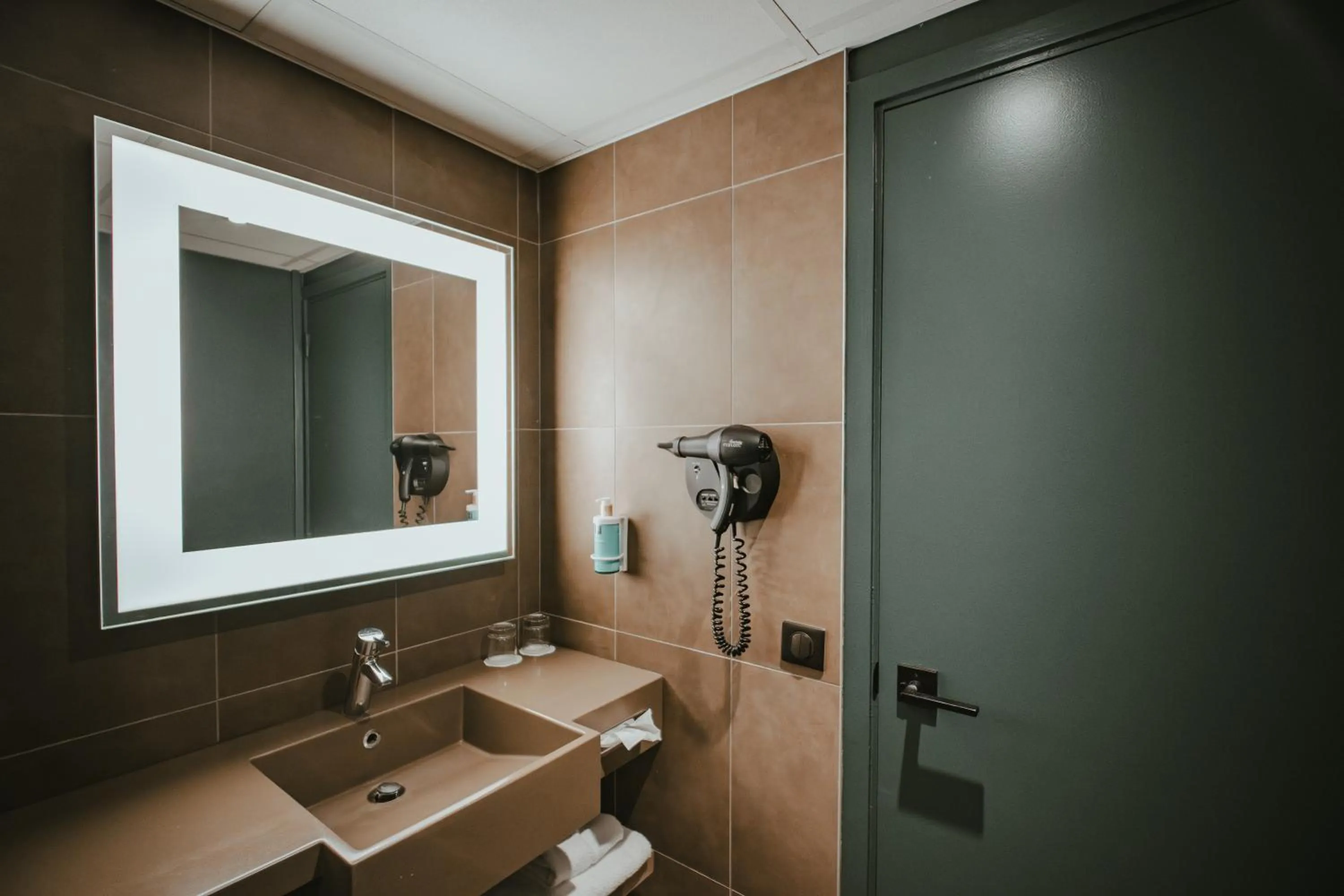 Bathroom in Novotel Lens Noyelles