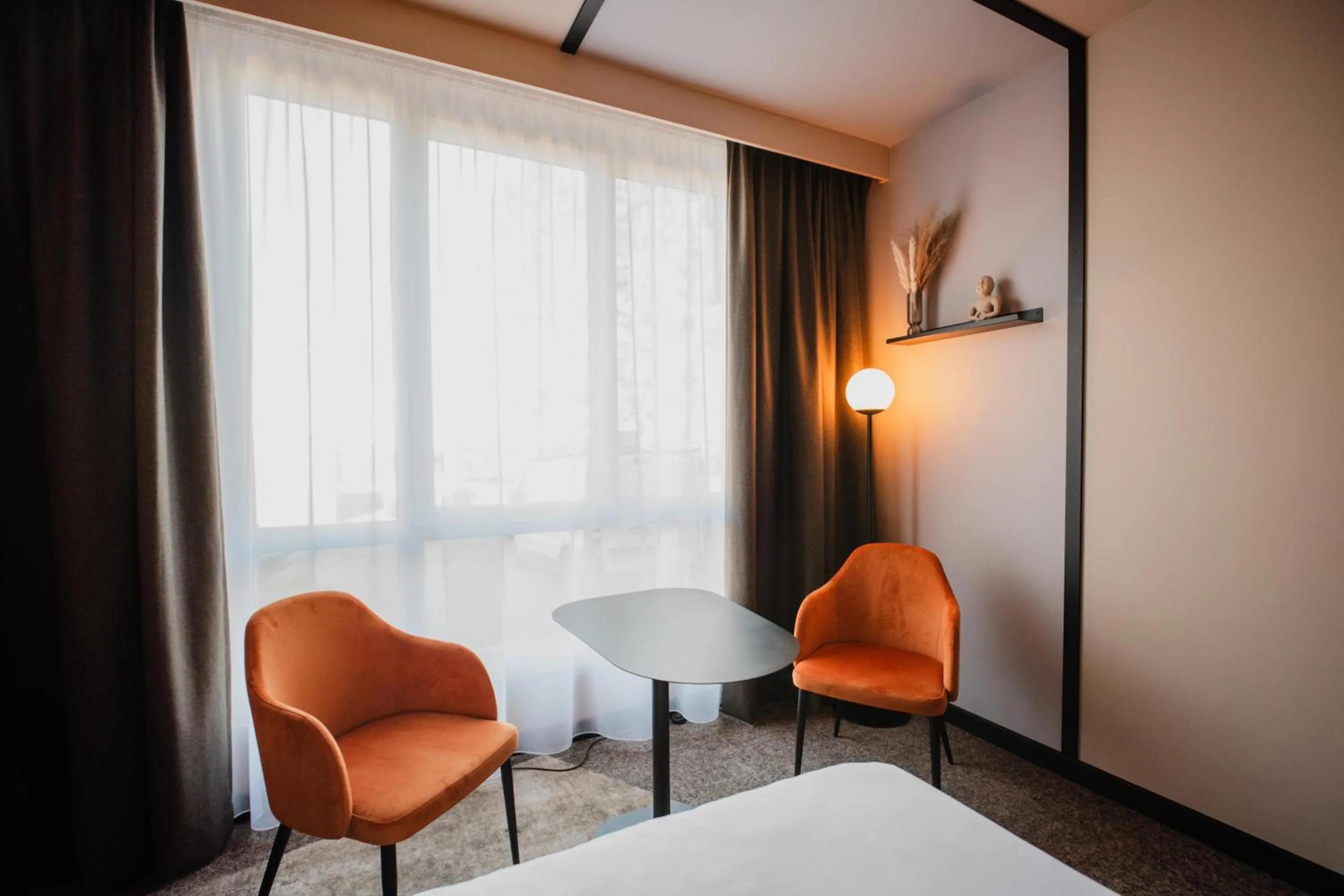 Bedroom, Bed in Novotel Lens Noyelles