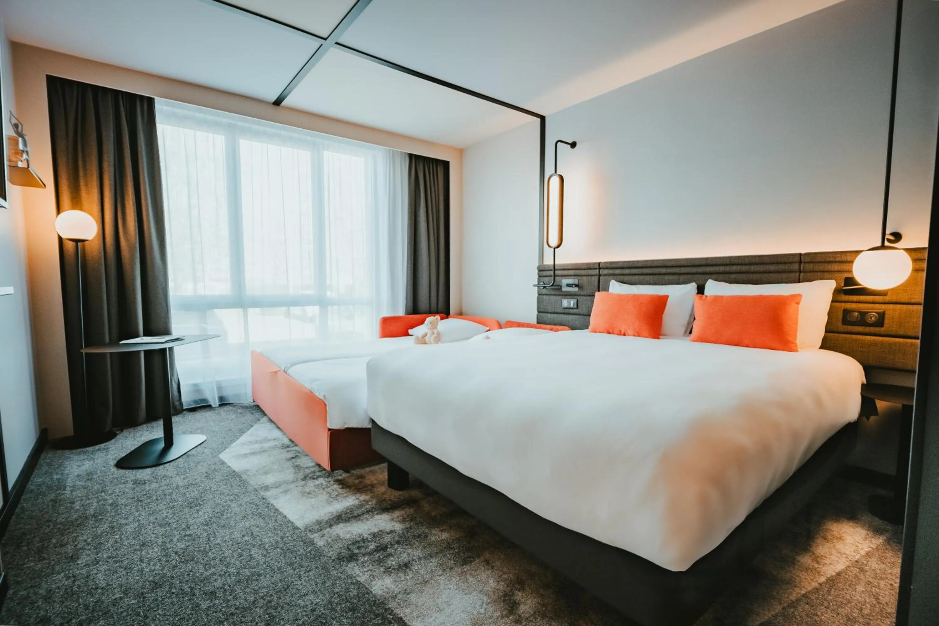 Photo of the whole room, Bed in Novotel Lens Noyelles