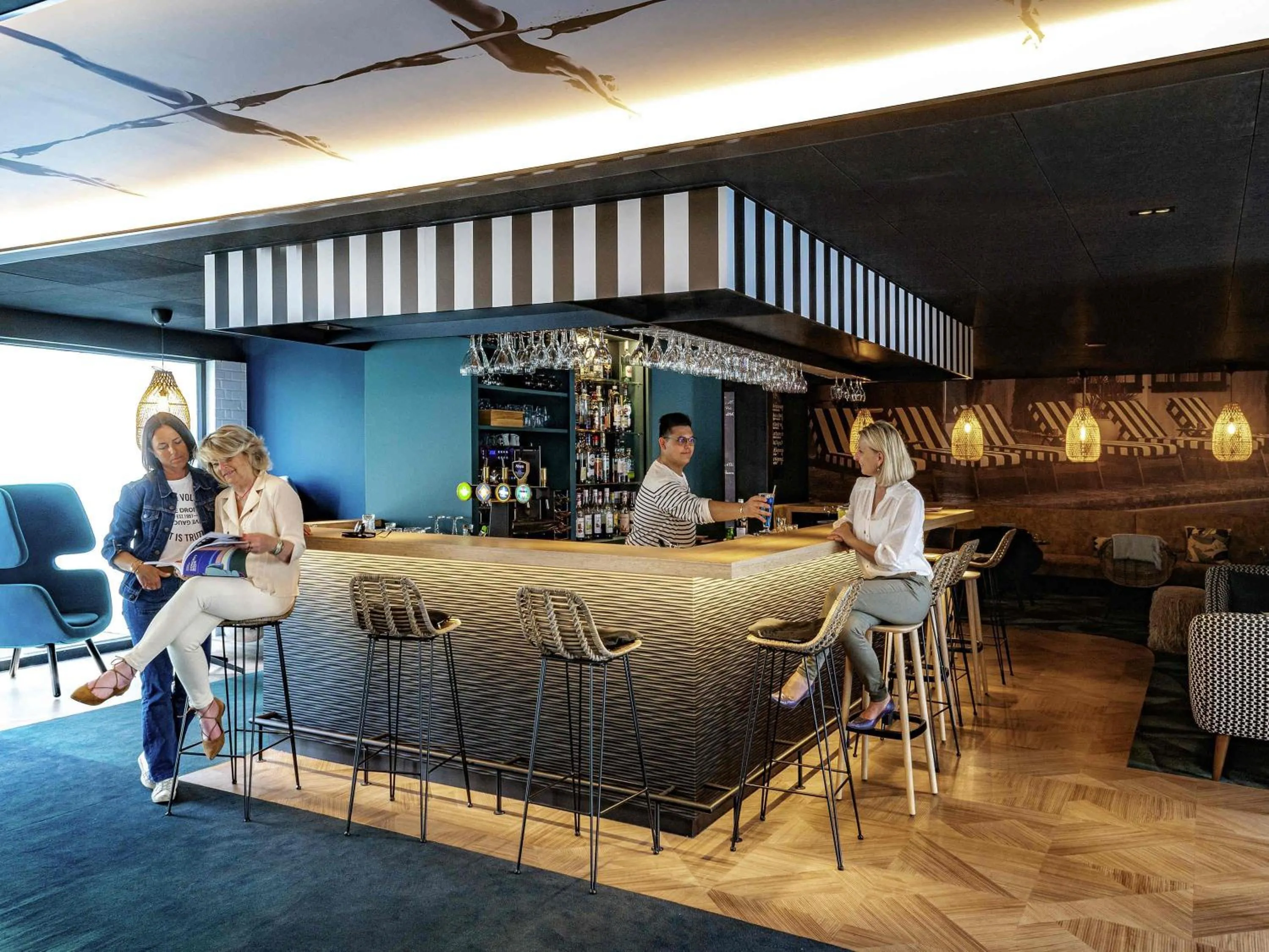 Lounge or bar in Novotel Lens Noyelles