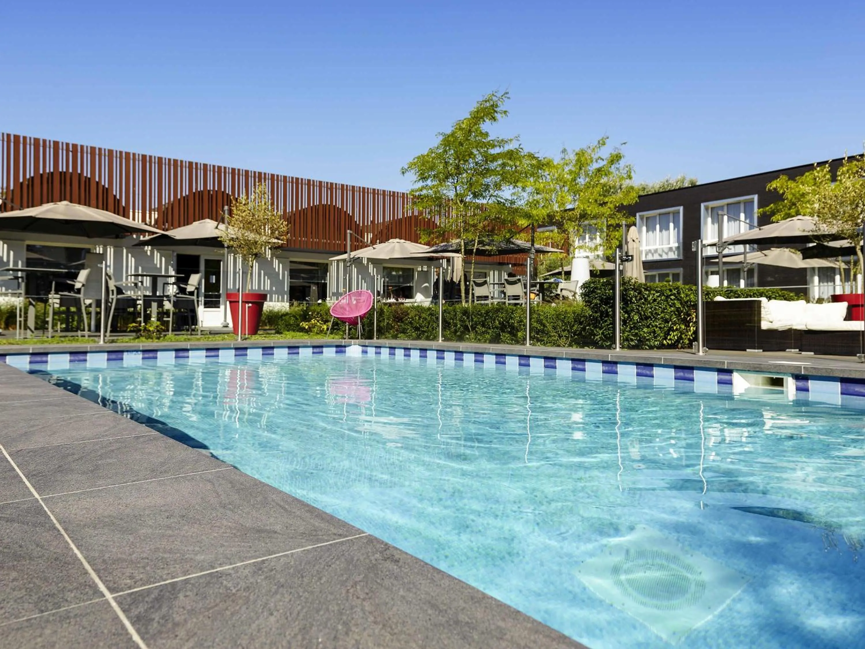 Pool view in Novotel Lens Noyelles