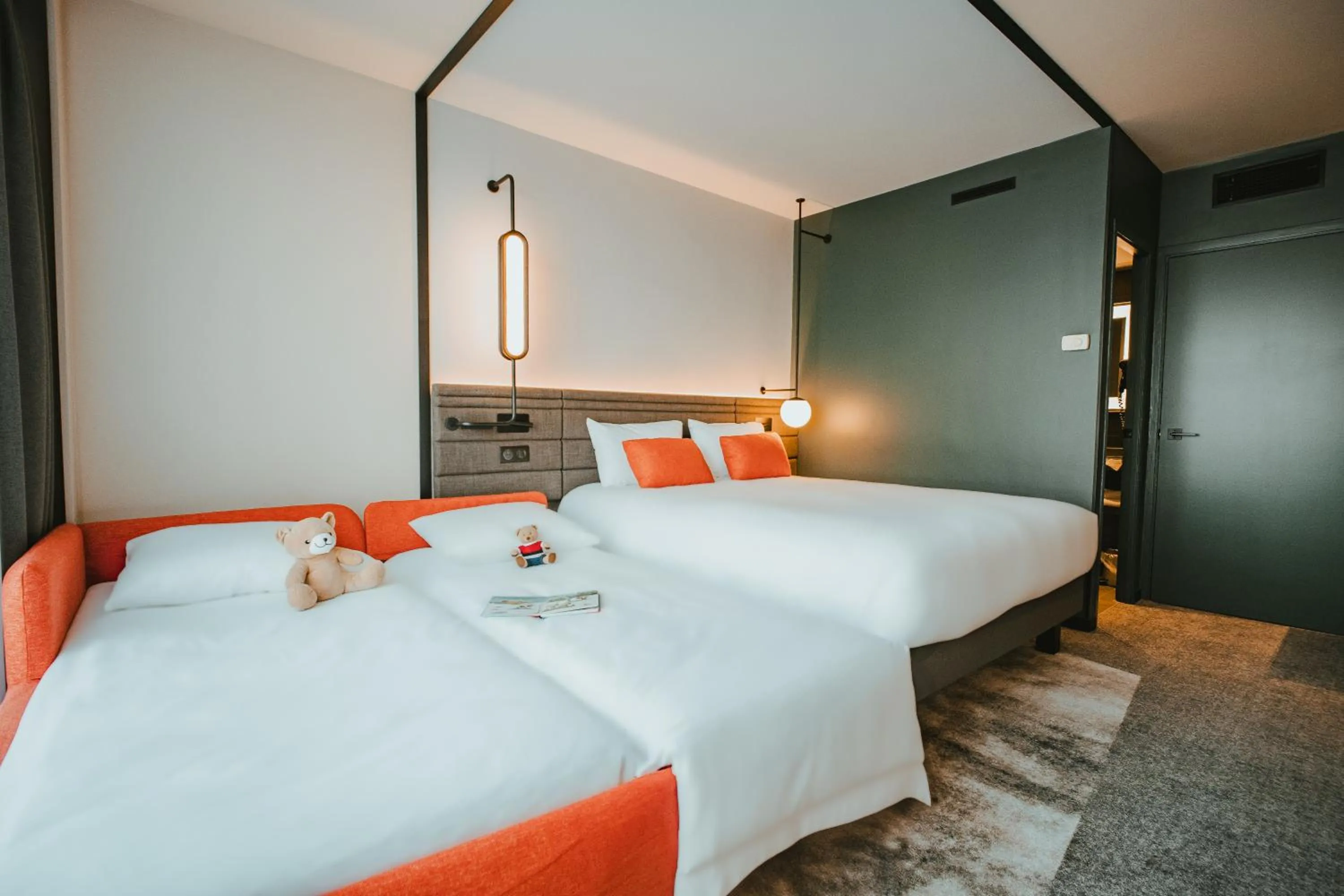 Photo of the whole room, Bed in Novotel Lens Noyelles