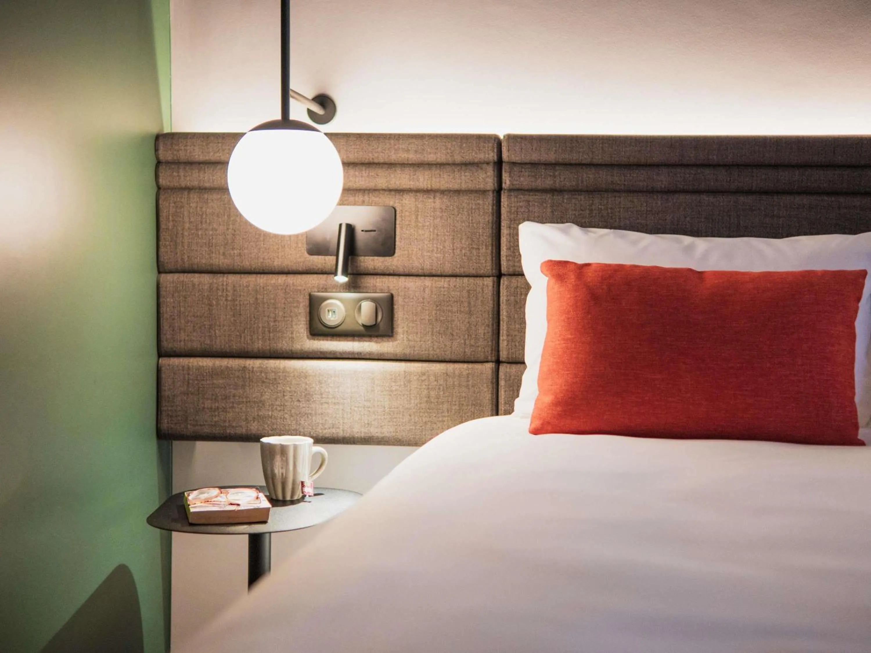 Bedroom, Bed in Novotel Lens Noyelles