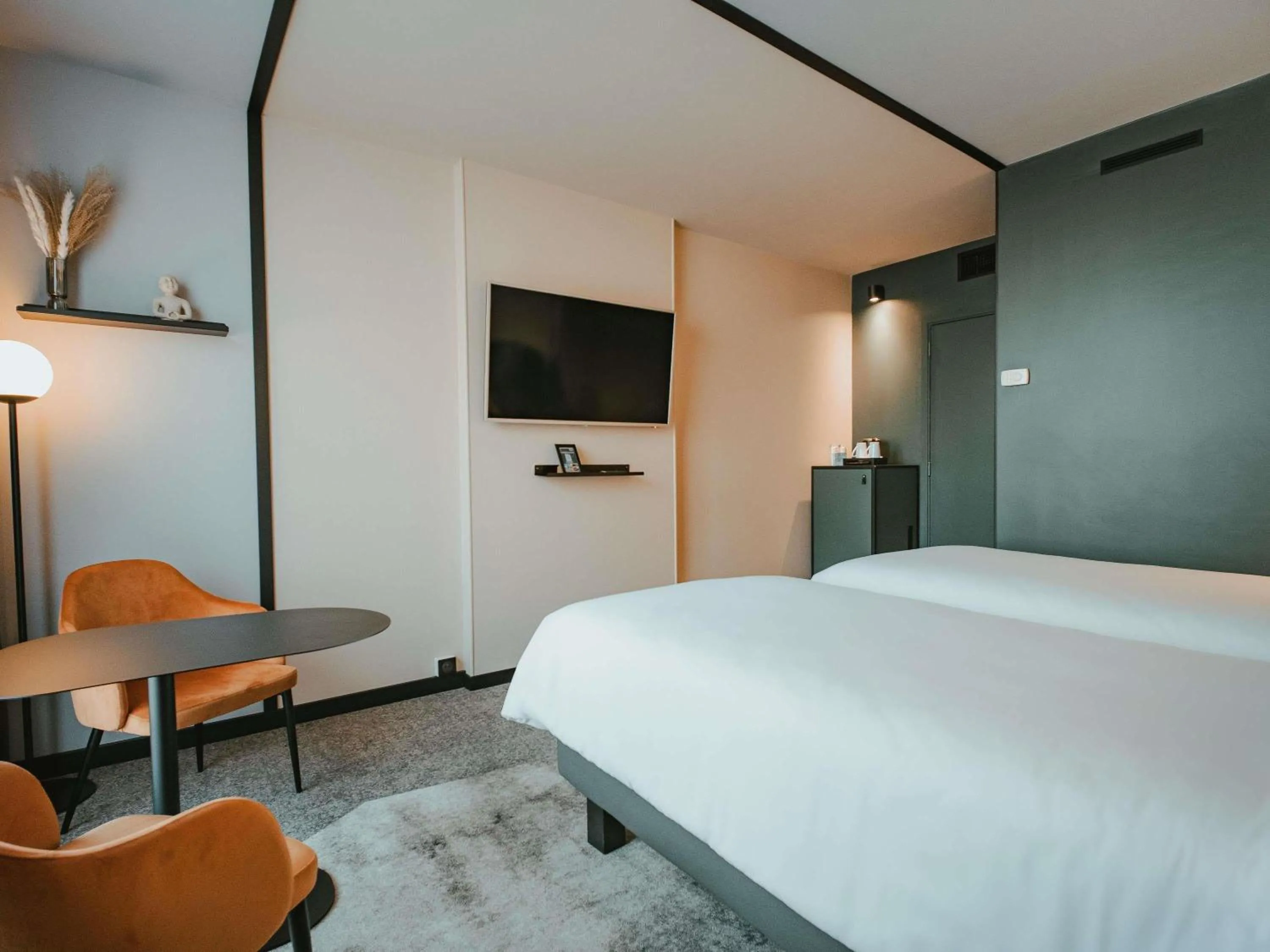 Bedroom, Bed in Novotel Lens Noyelles