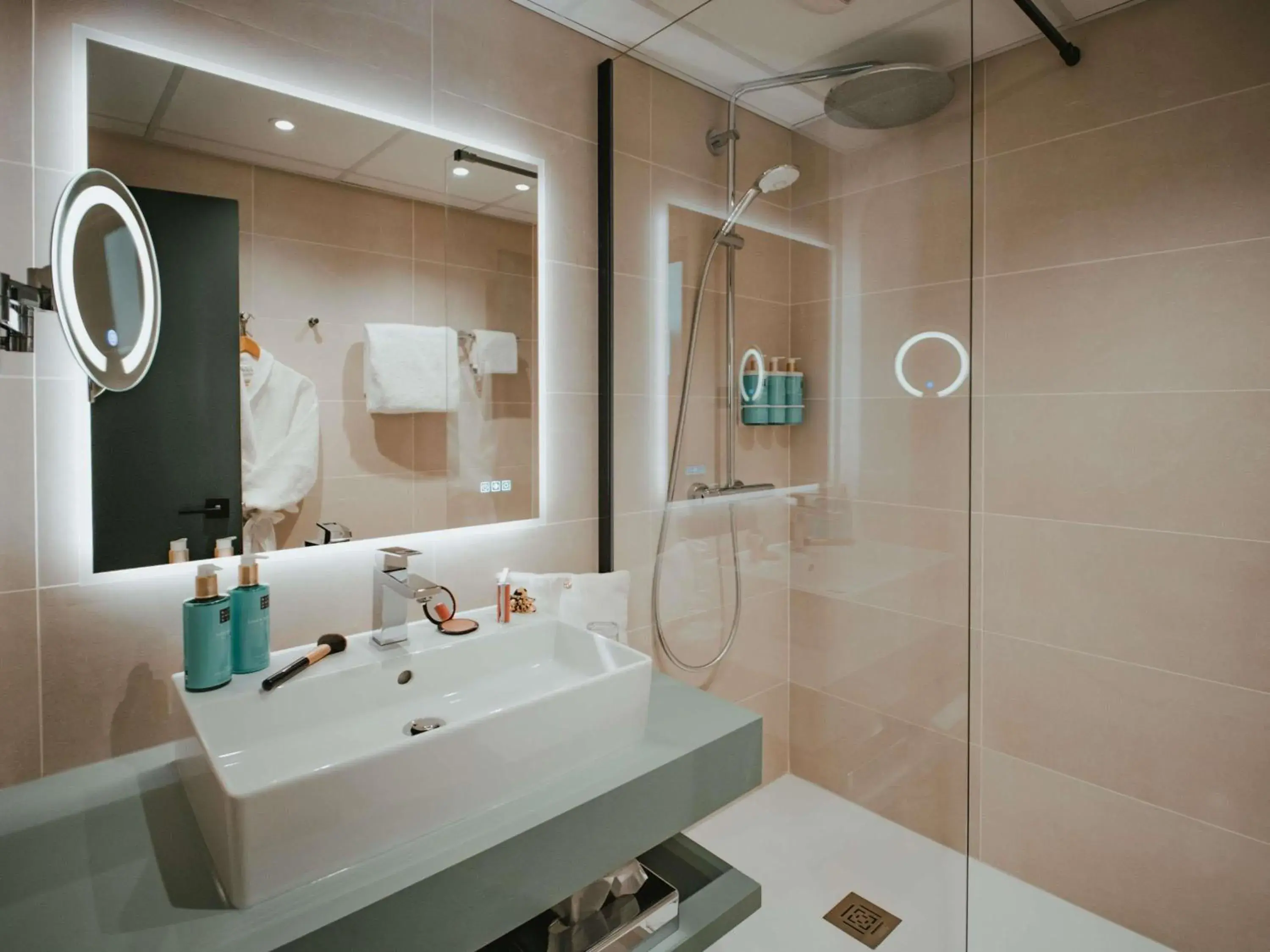 Executive King Room in Novotel Lens Noyelles Executive King Room in Novotel Lens Noyelles