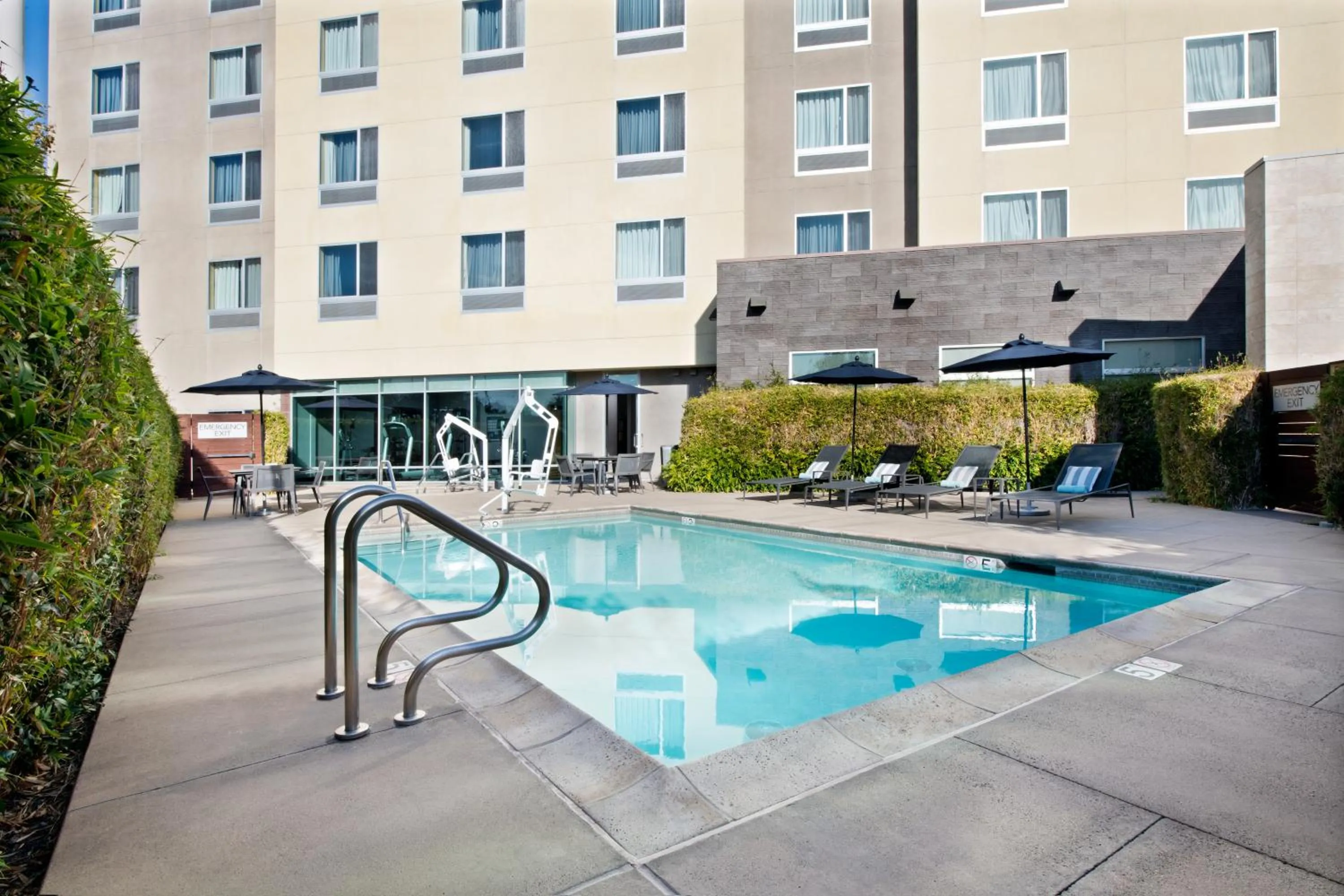 Pool view in Courtyard by Marriott San Jose North/ Silicon Valley