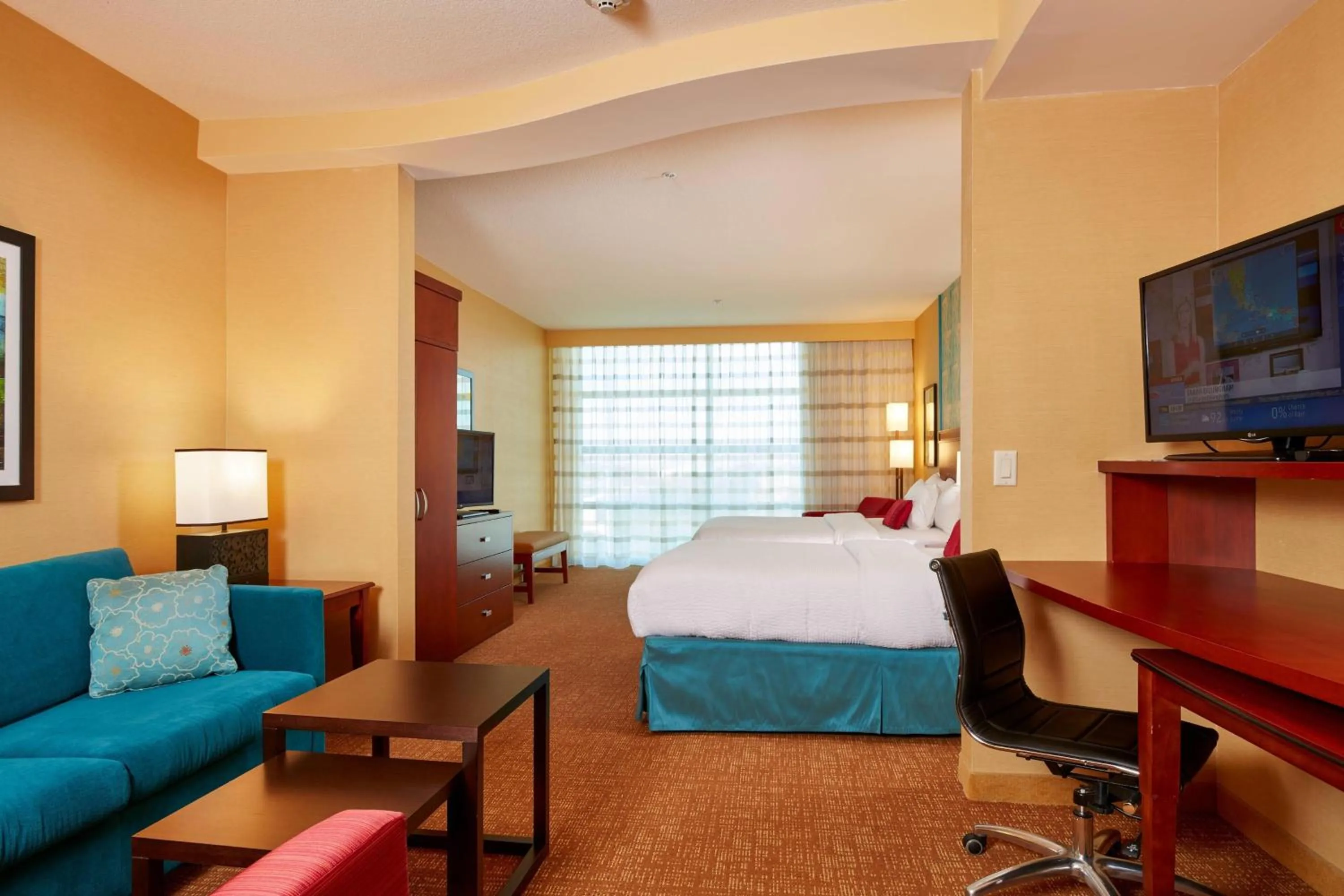 Living room, Bed in Courtyard by Marriott San Jose North/ Silicon Valley
