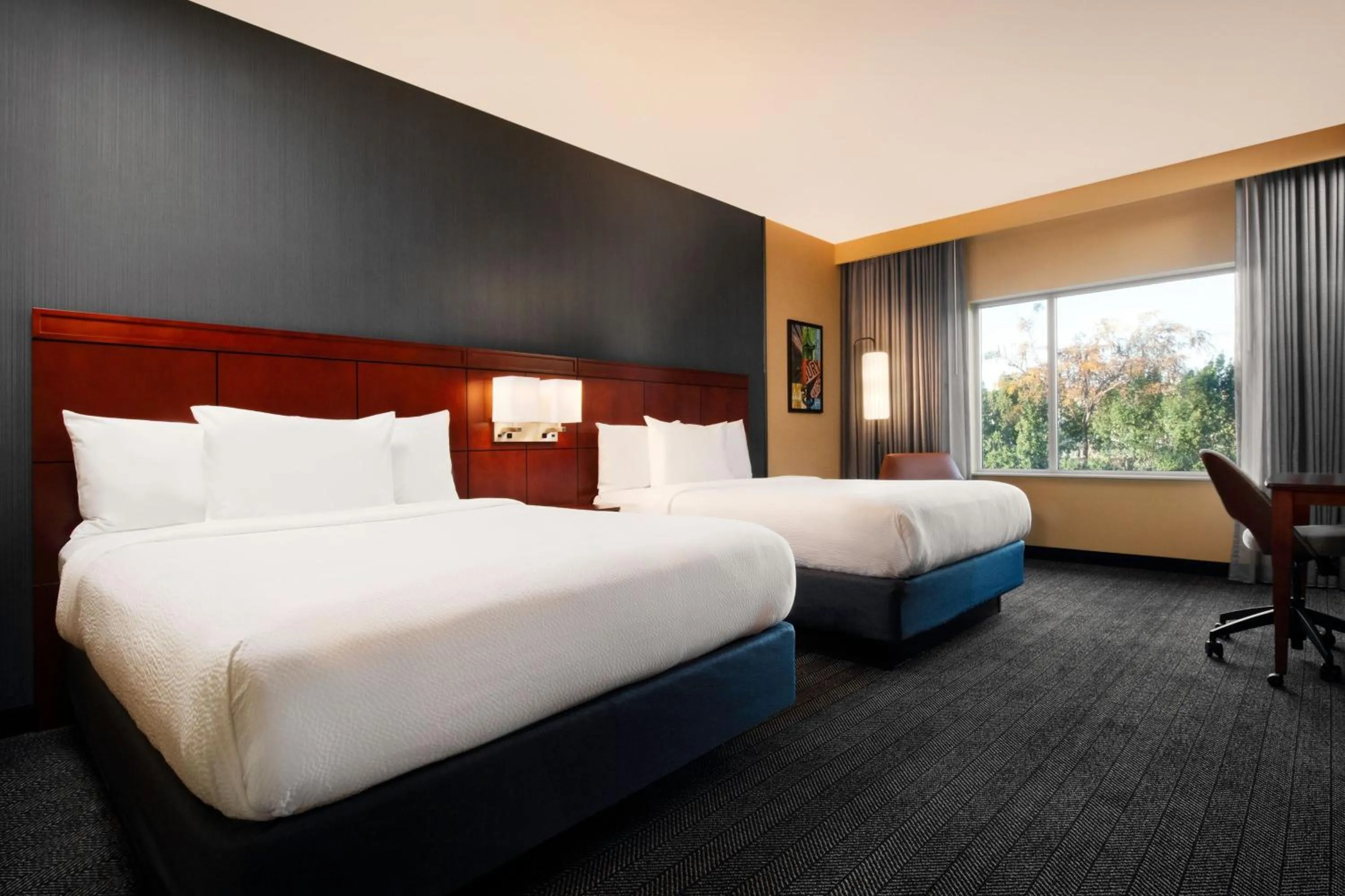 Photo of the whole room, Bed in Courtyard by Marriott San Jose North/ Silicon Valley