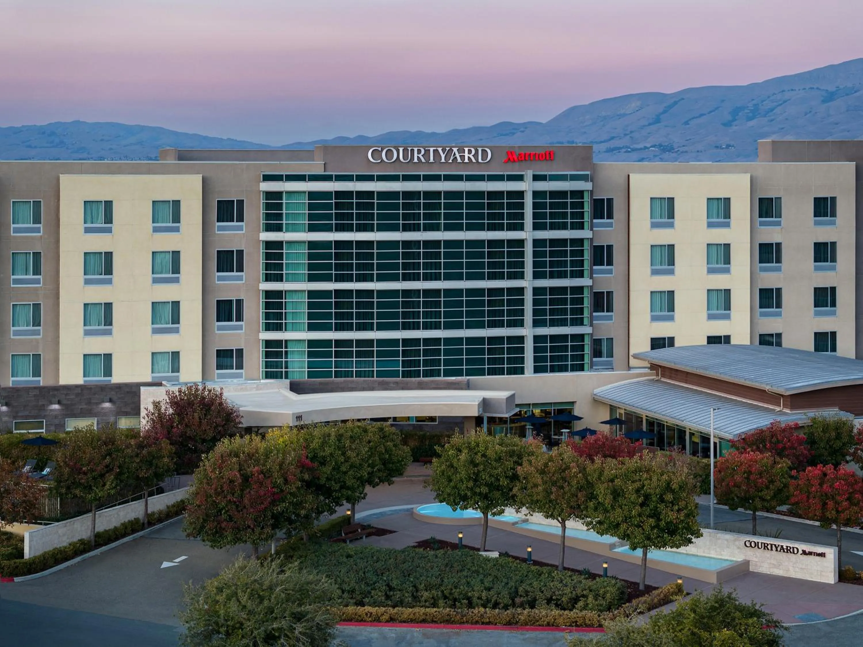 Property building in Courtyard by Marriott San Jose North/ Silicon Valley
