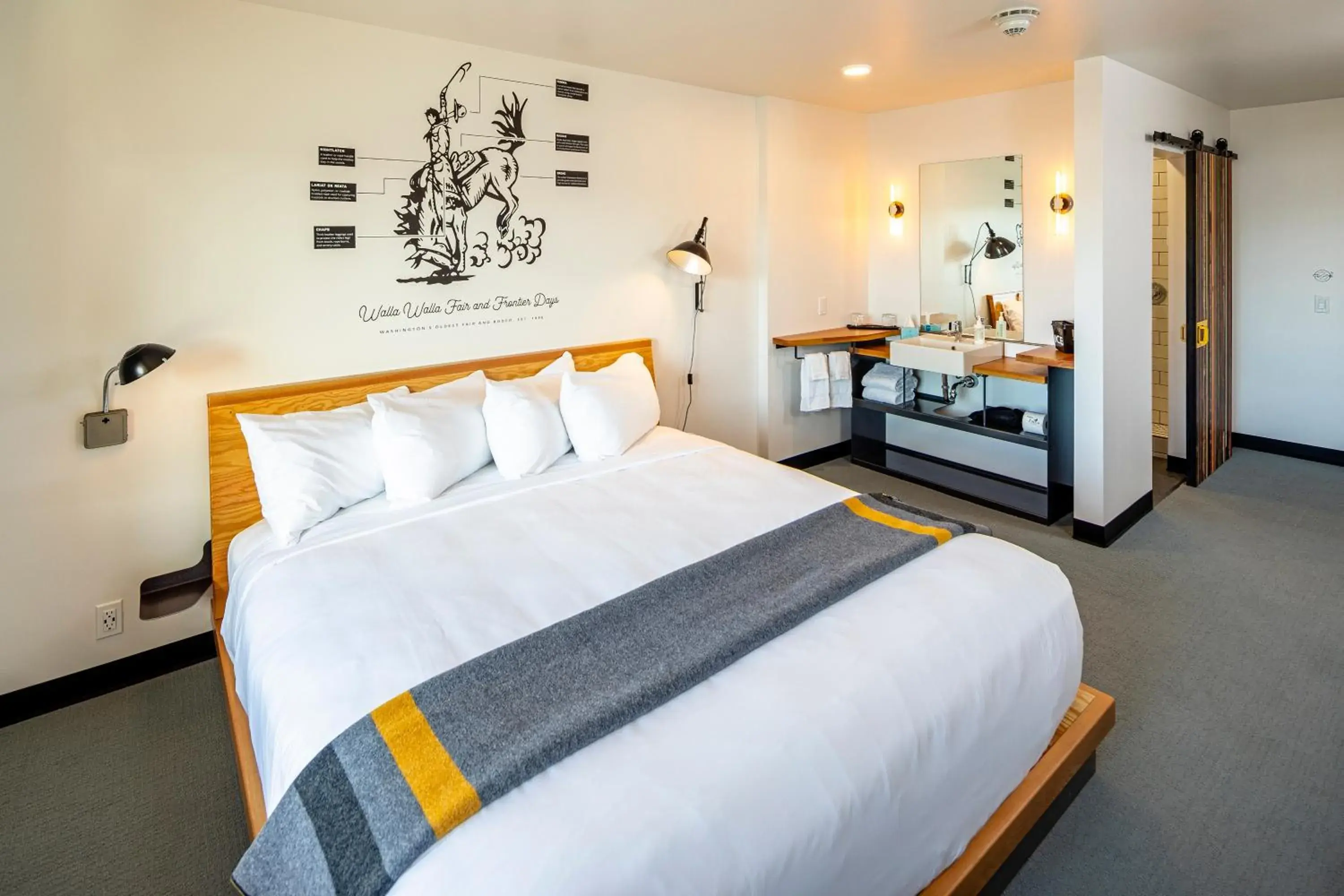 Bed in The FINCH Bed in The FINCH