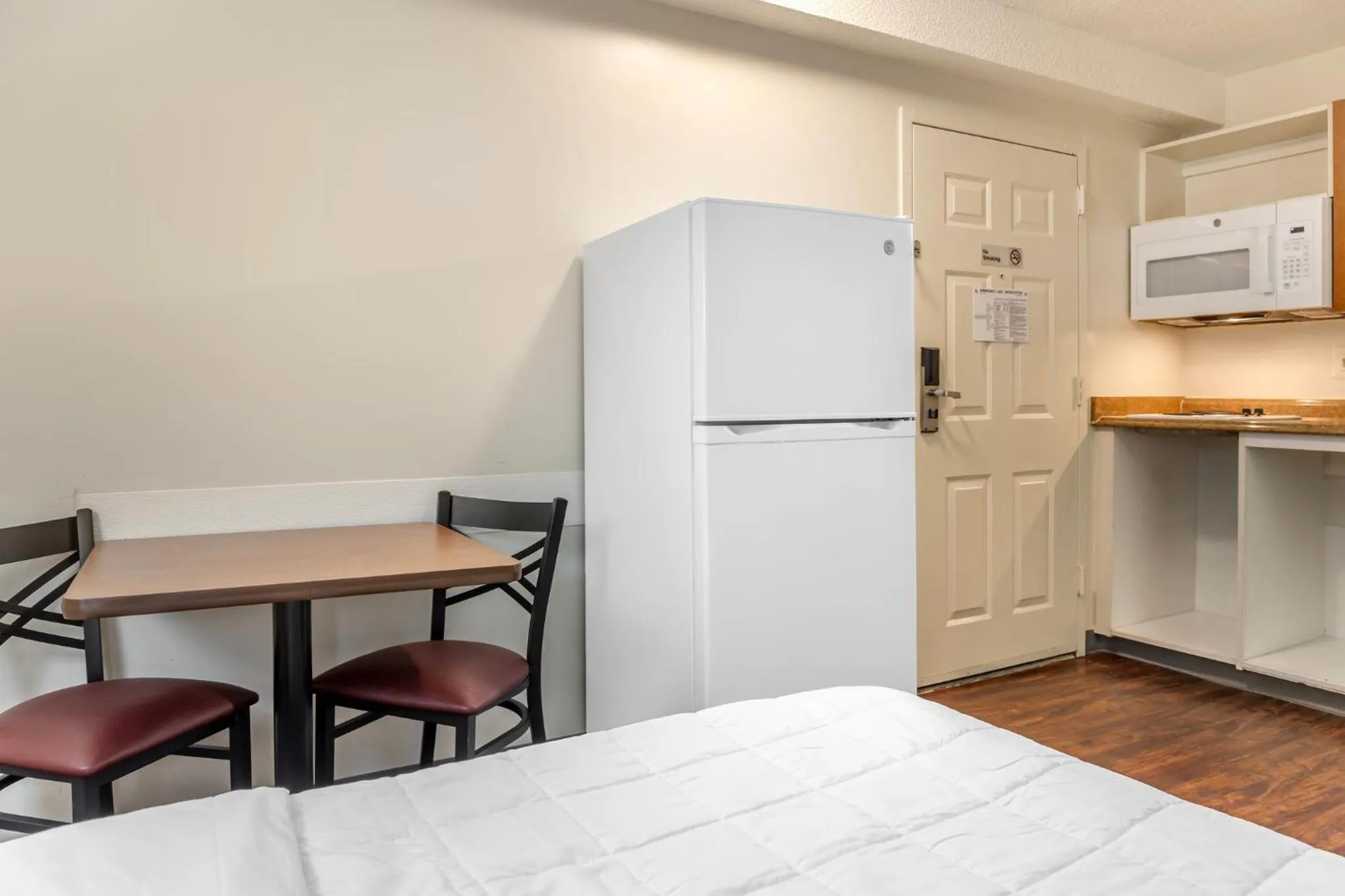 Photo of the whole room in HomeTowne Studios by Red Roof Louisville