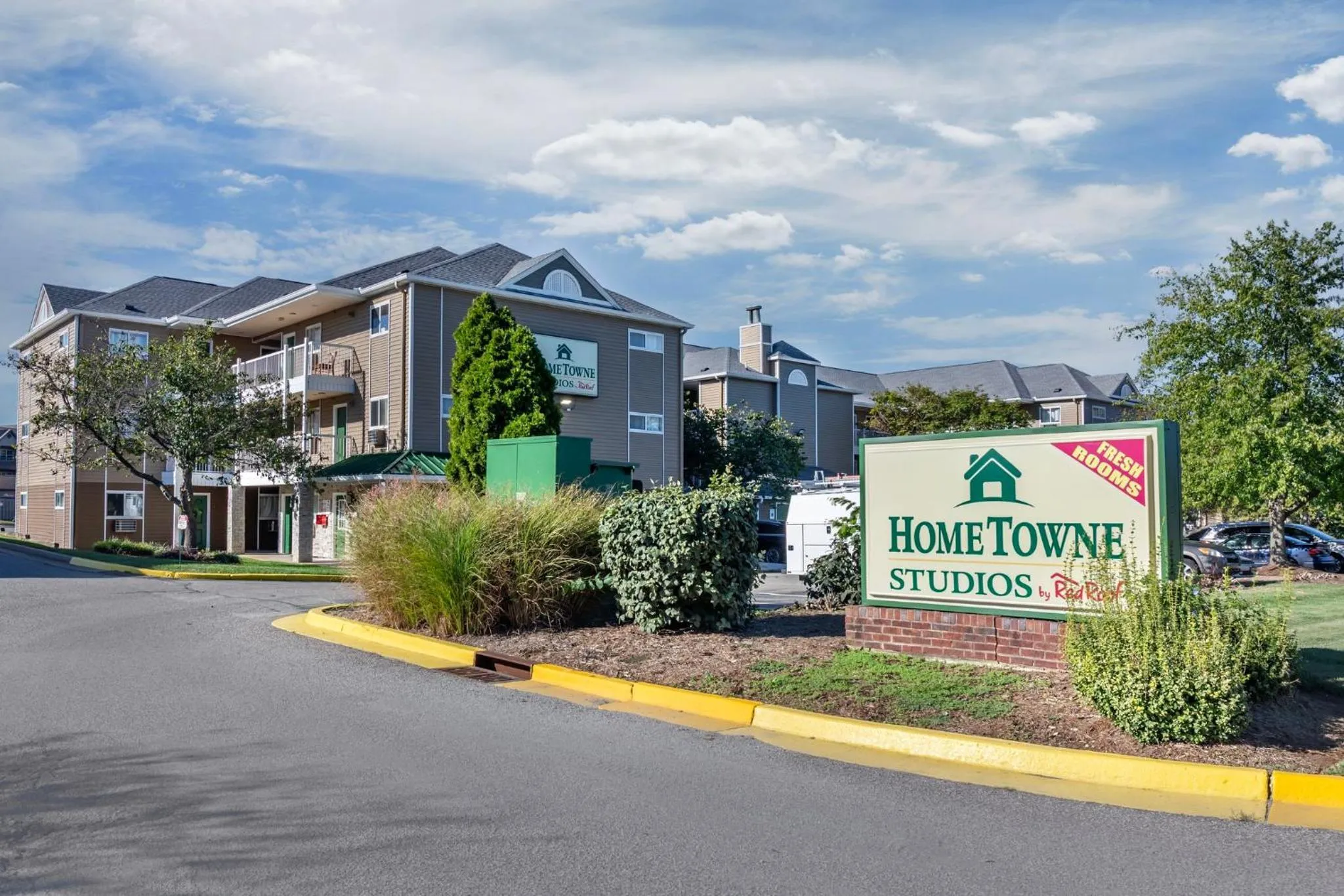 Property building in HomeTowne Studios by Red Roof Louisville