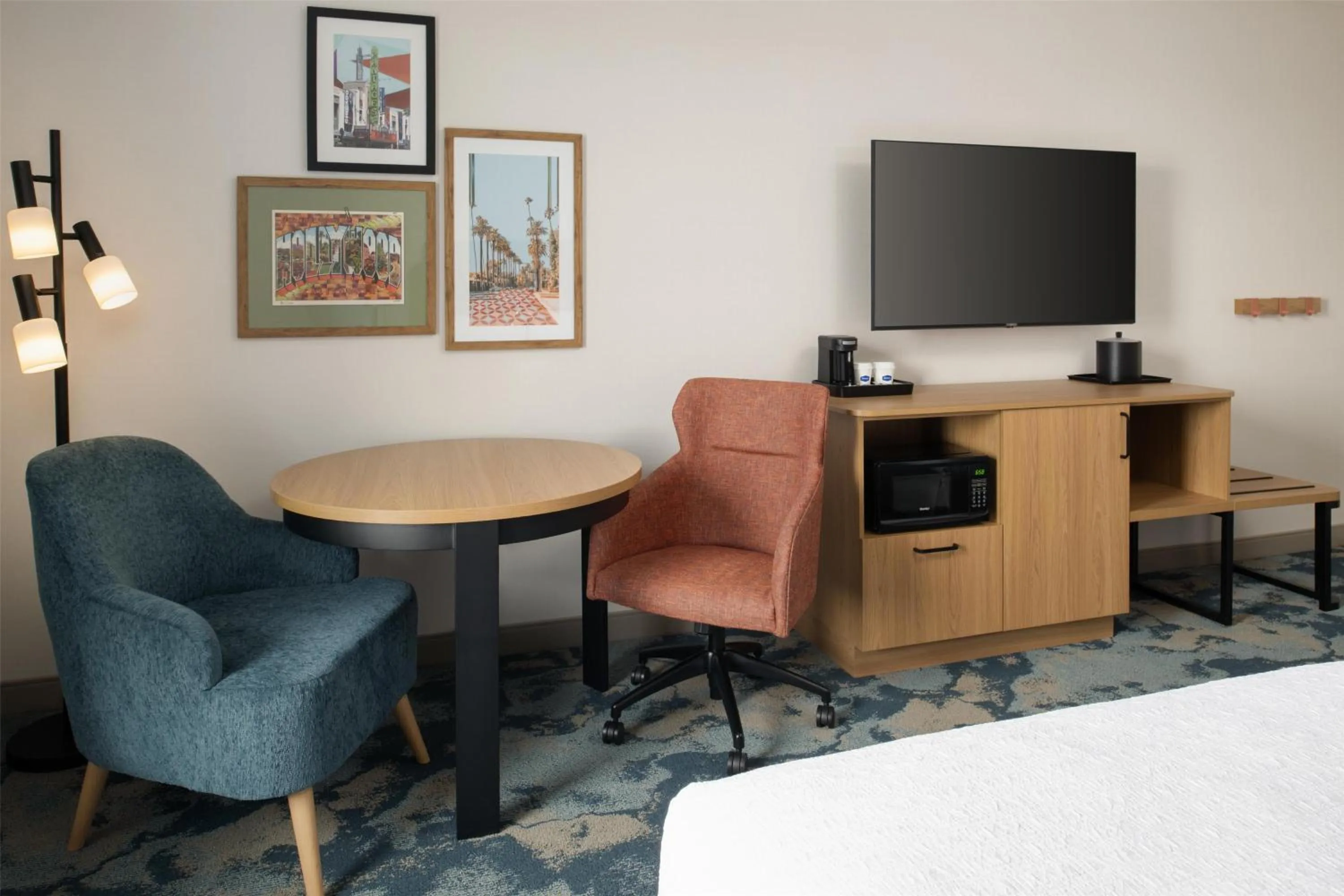 Bed in Hampton Inn by Hilton North Hollywood