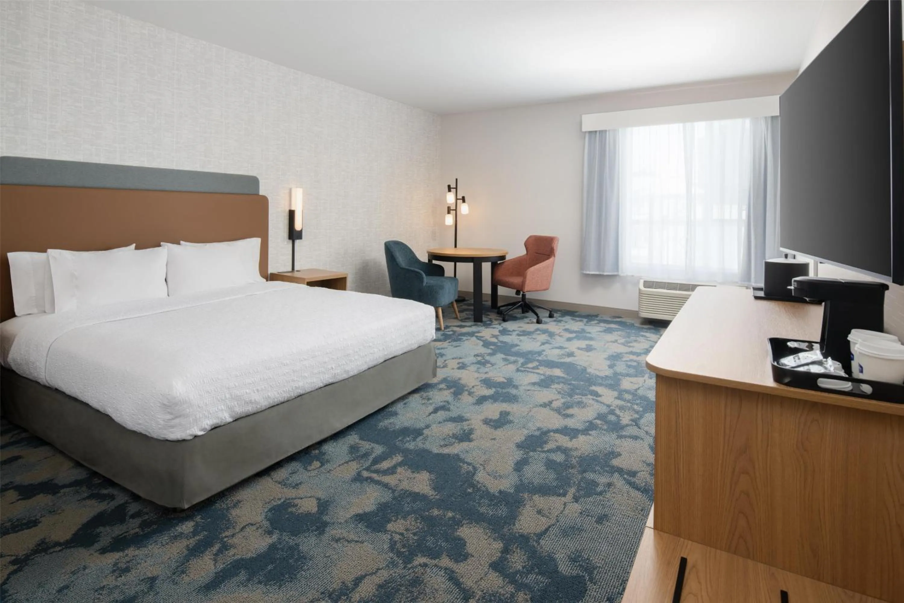 Bed in Hampton Inn by Hilton North Hollywood