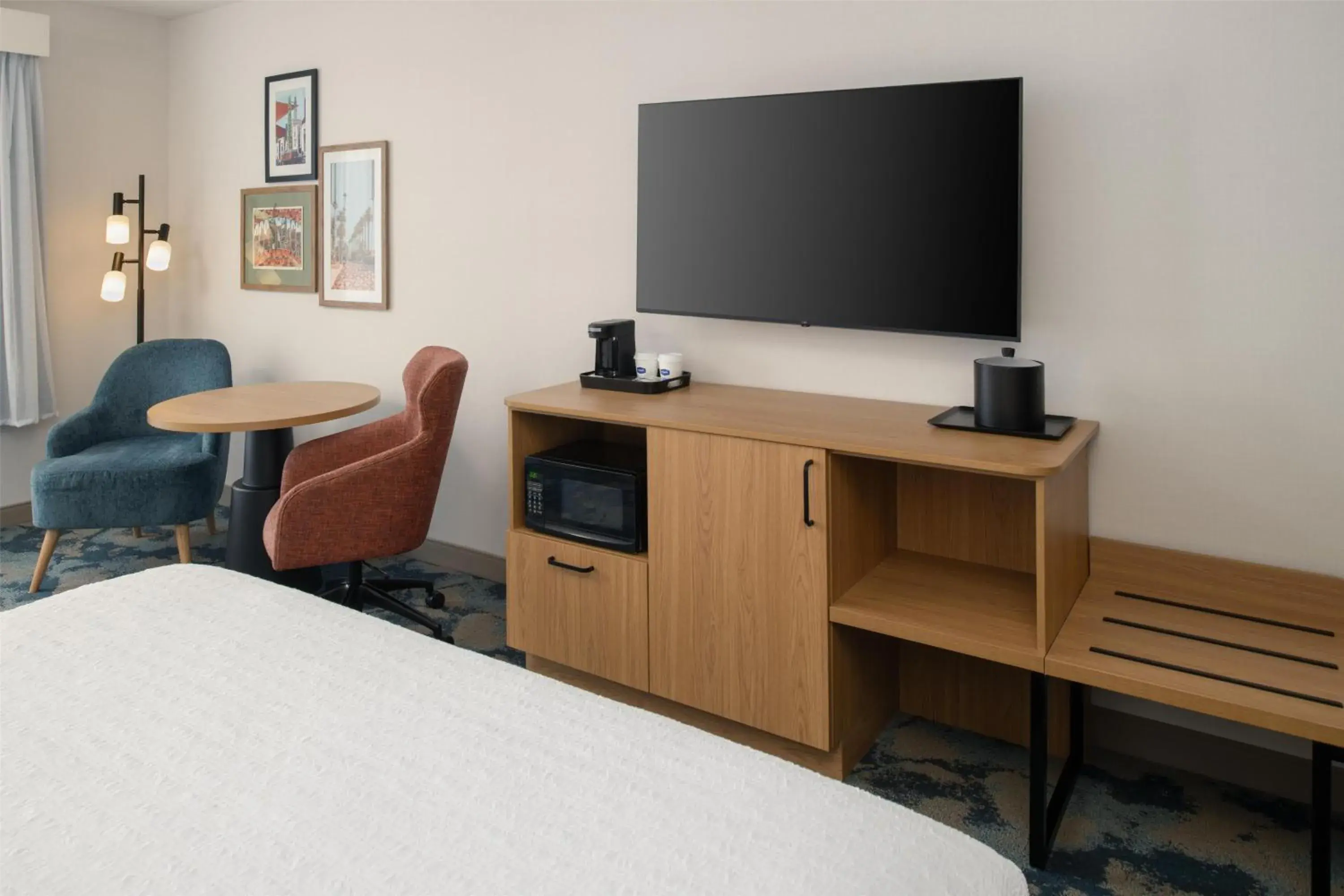 King Room - Hearing Access in Hampton Inn by Hilton North Hollywood King Room - Hearing Access in Hampton Inn by Hilton North Hollywood