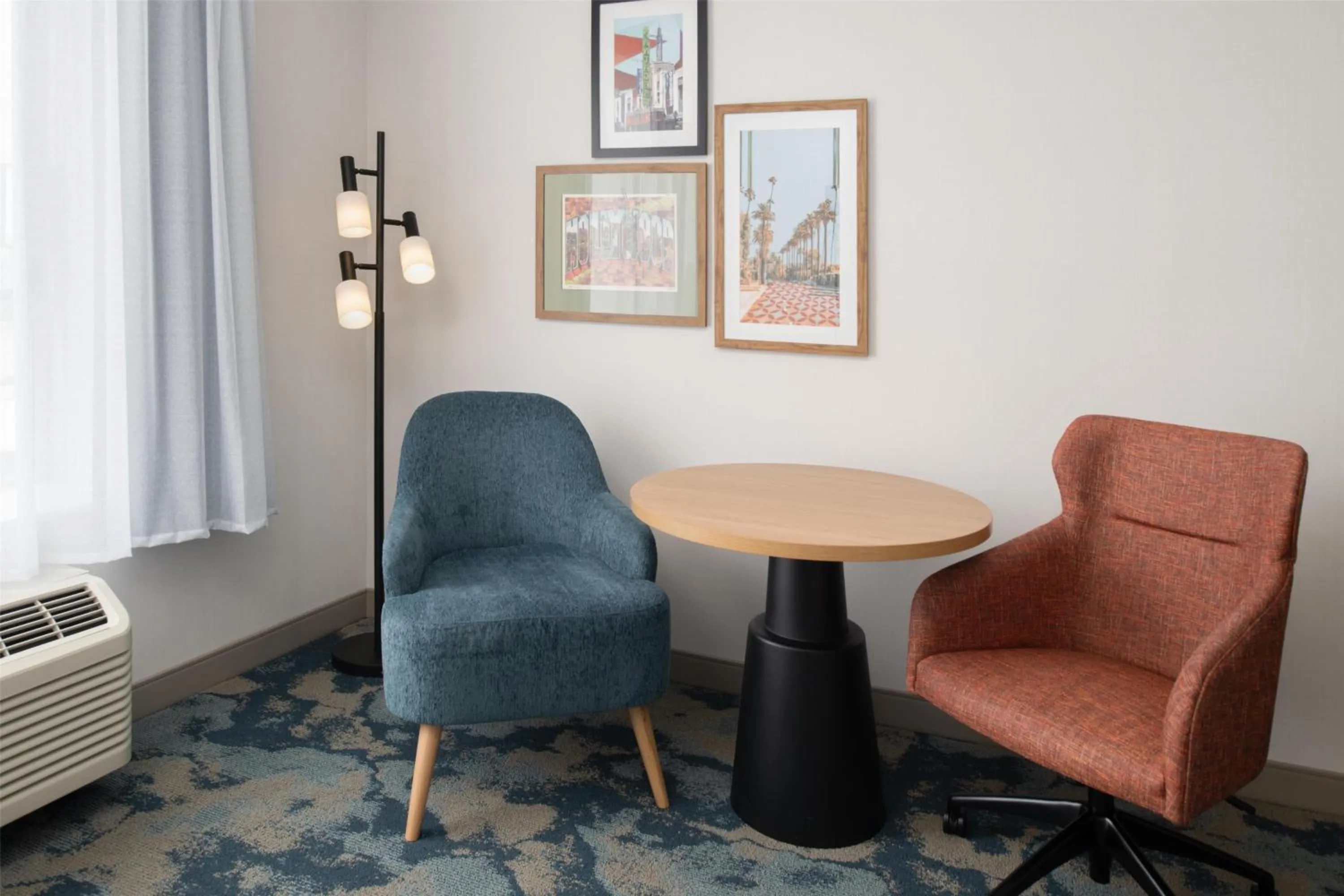 Seating area in Hampton Inn by Hilton North Hollywood